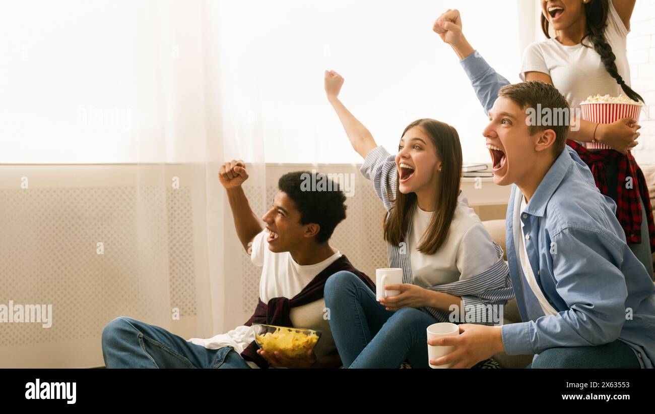 Happy Viewing Viewing party hi-res stock photography and images - Alamy