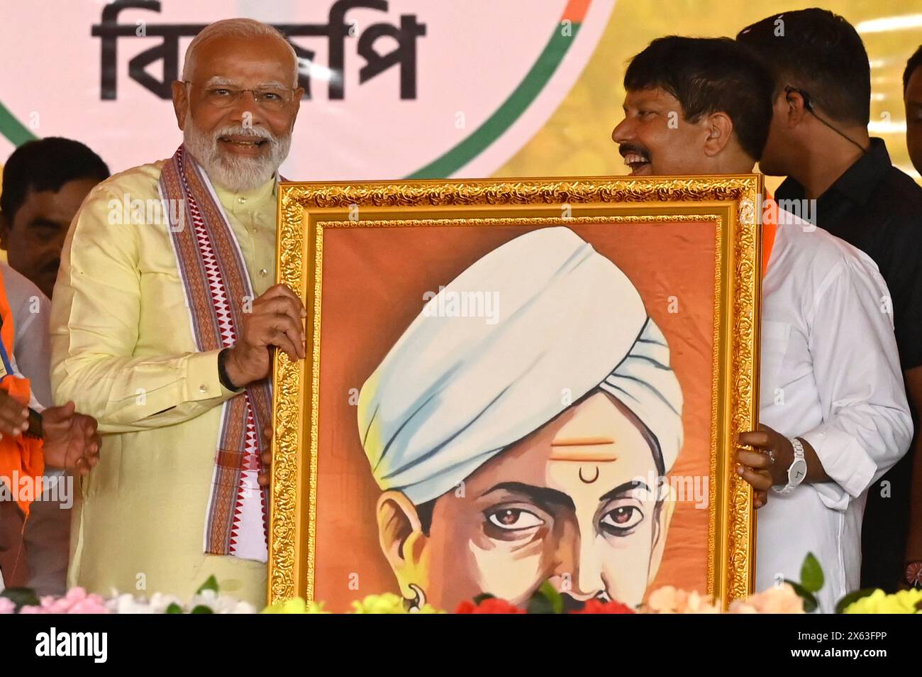 BARRACKPORE, INDIA - MAY 12: Prime Minister Narendra Modi being ...