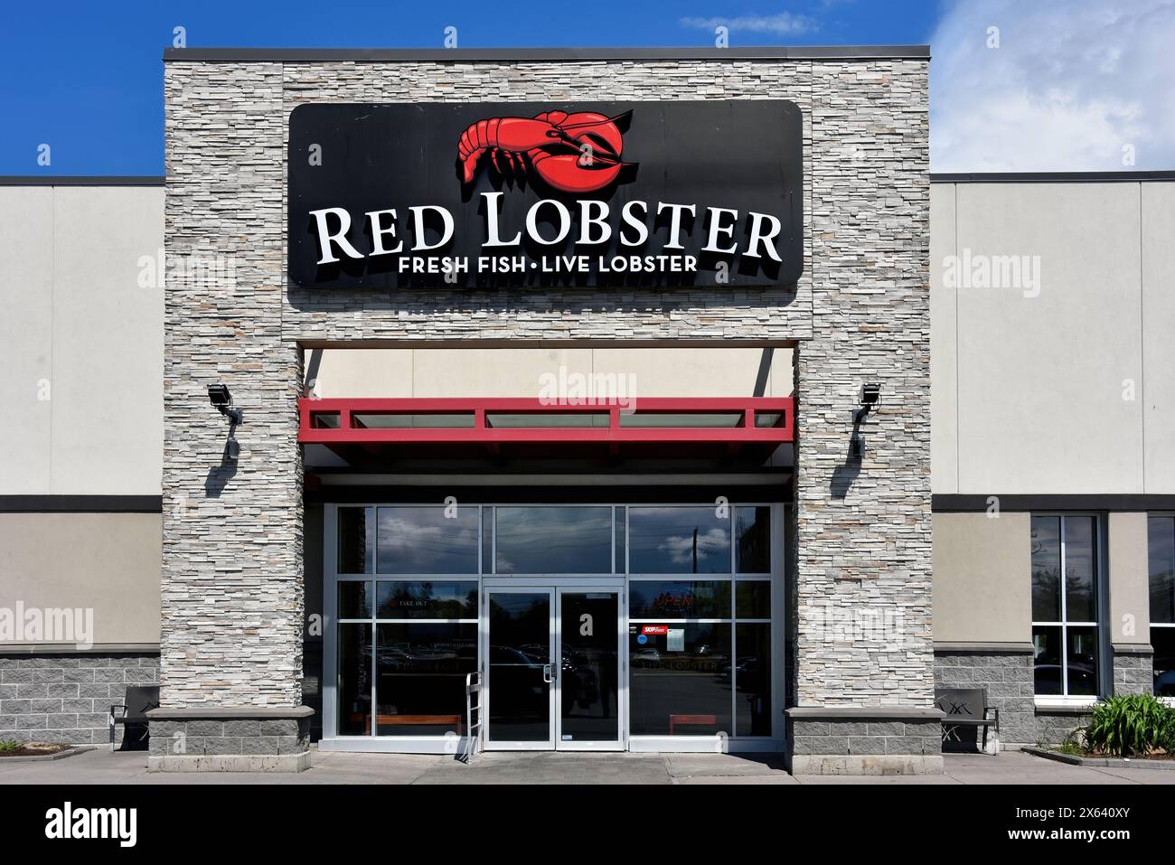 Ottawa, Canada - May 12, 2024: Red Lobster location on Merivale Rd. The casual dining restaurant chain, headquartered in Orlando, Florida, announced i Stock Photo