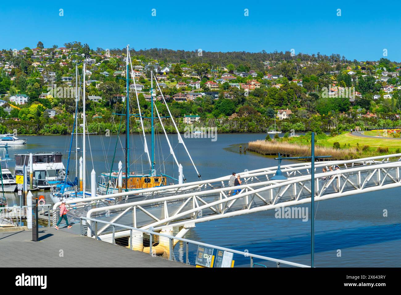 The North Bank Pedestrian Bridge in Seaport, Launceston, Tasmania, Australia, at the North Esk River looking towards the Tamar River and the hilltop L Stock Photo
