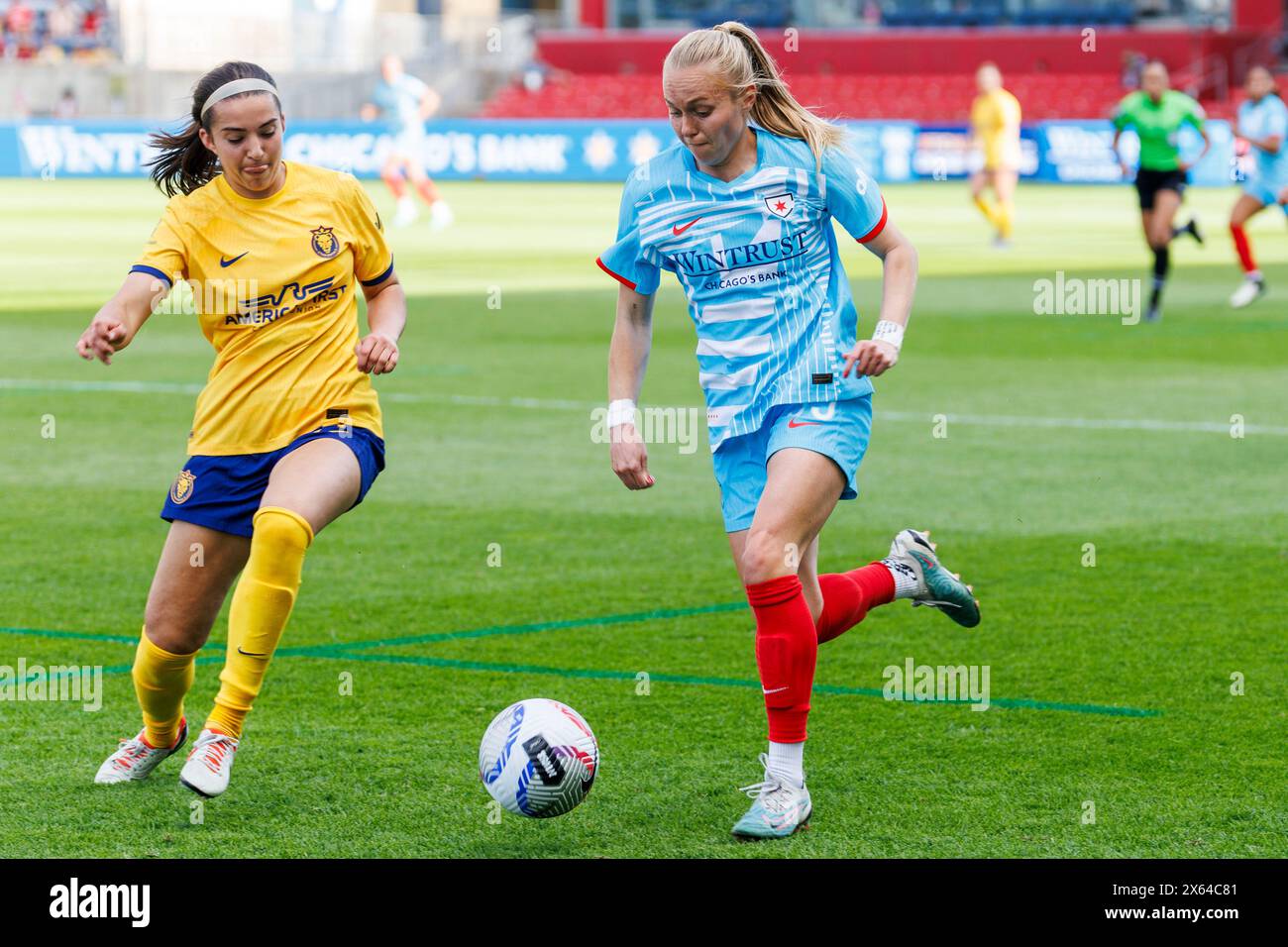 Bridgeview, Illinois, USA. 12th May, 2024. Chicago Red Stars forward Penelope Hocking (55) and Utah Royals FC defender Lauren Flynn (5) battle for the ball during NWSL Soccer match action between the Utah Royals FC and Chicago Red Stars at SeatGeek Stadium in Bridgeview, Illinois. John Mersits/CSM/Alamy Live News Stock Photo