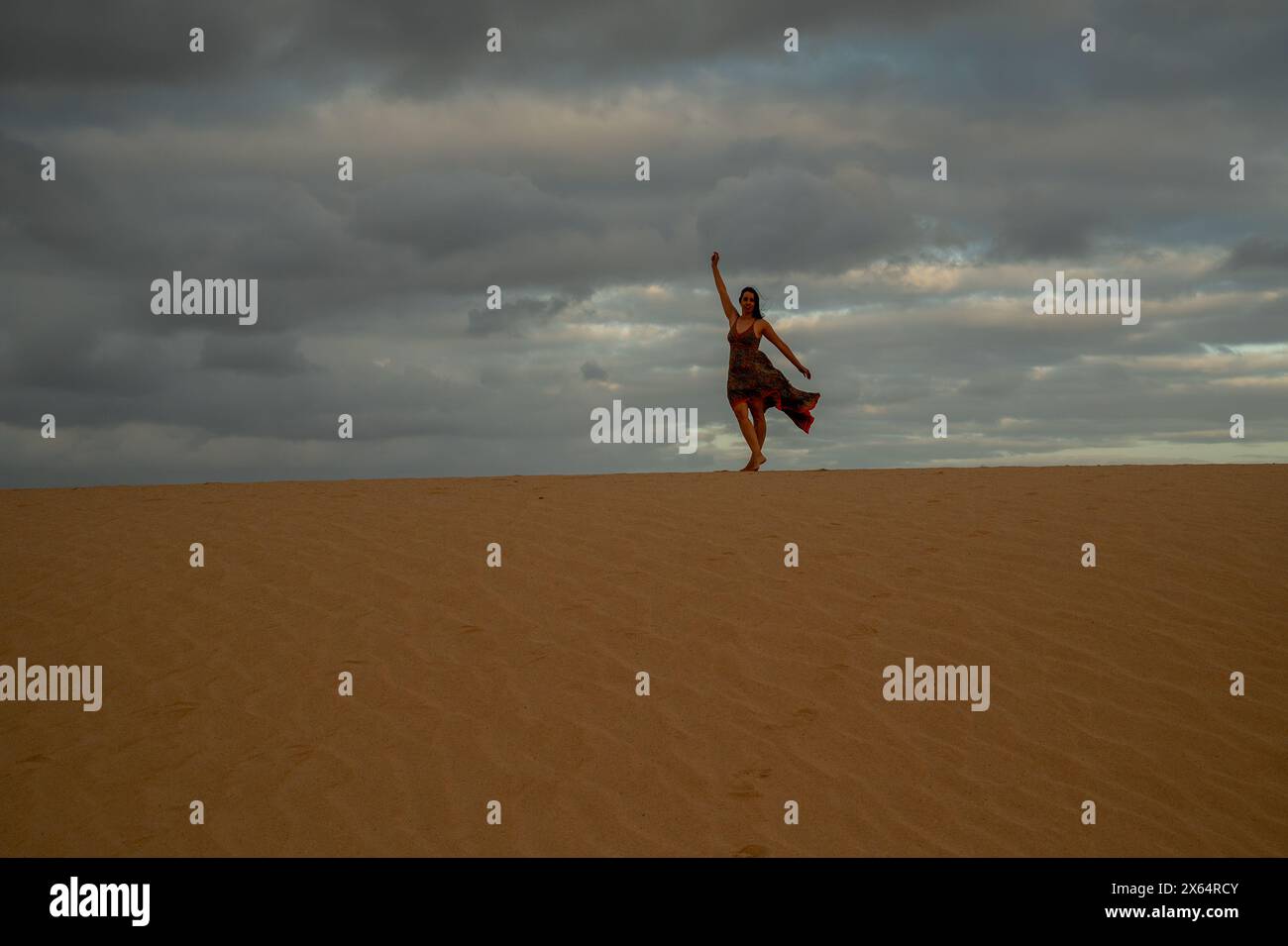 Hot sandy desert waving yellow hi-res stock photography and images - Alamy