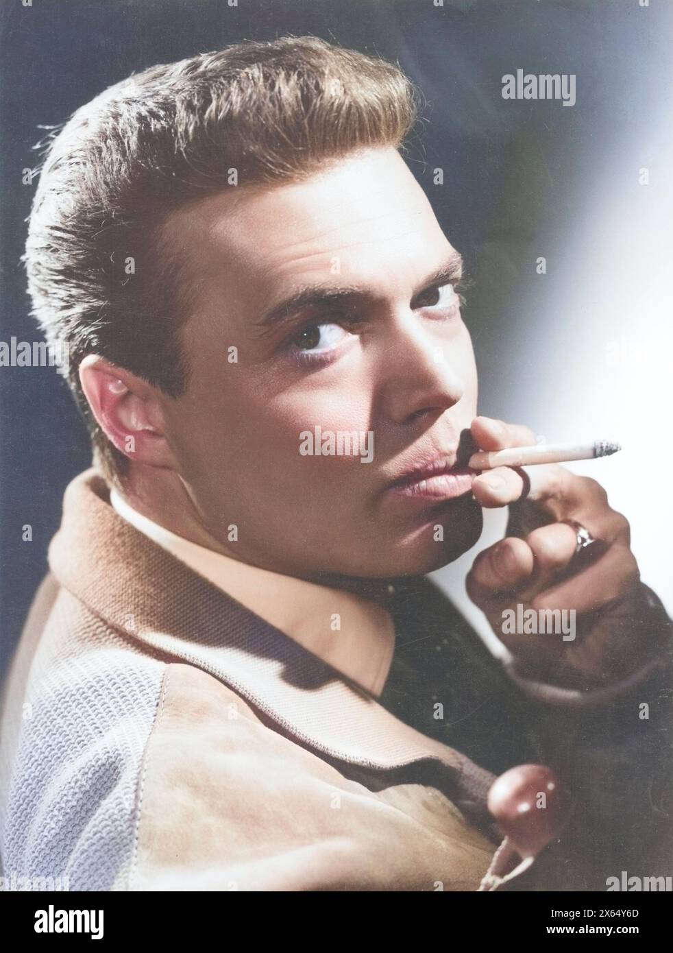 Boehm, KarlHeinz, 16.3.1928 - 29.5.2014, Austrian actor, portrait, smoking, 1950s, ADDITIONAL-RIGHTS-CLEARANCE-INFO-NOT-AVAILABLE Stock Photo