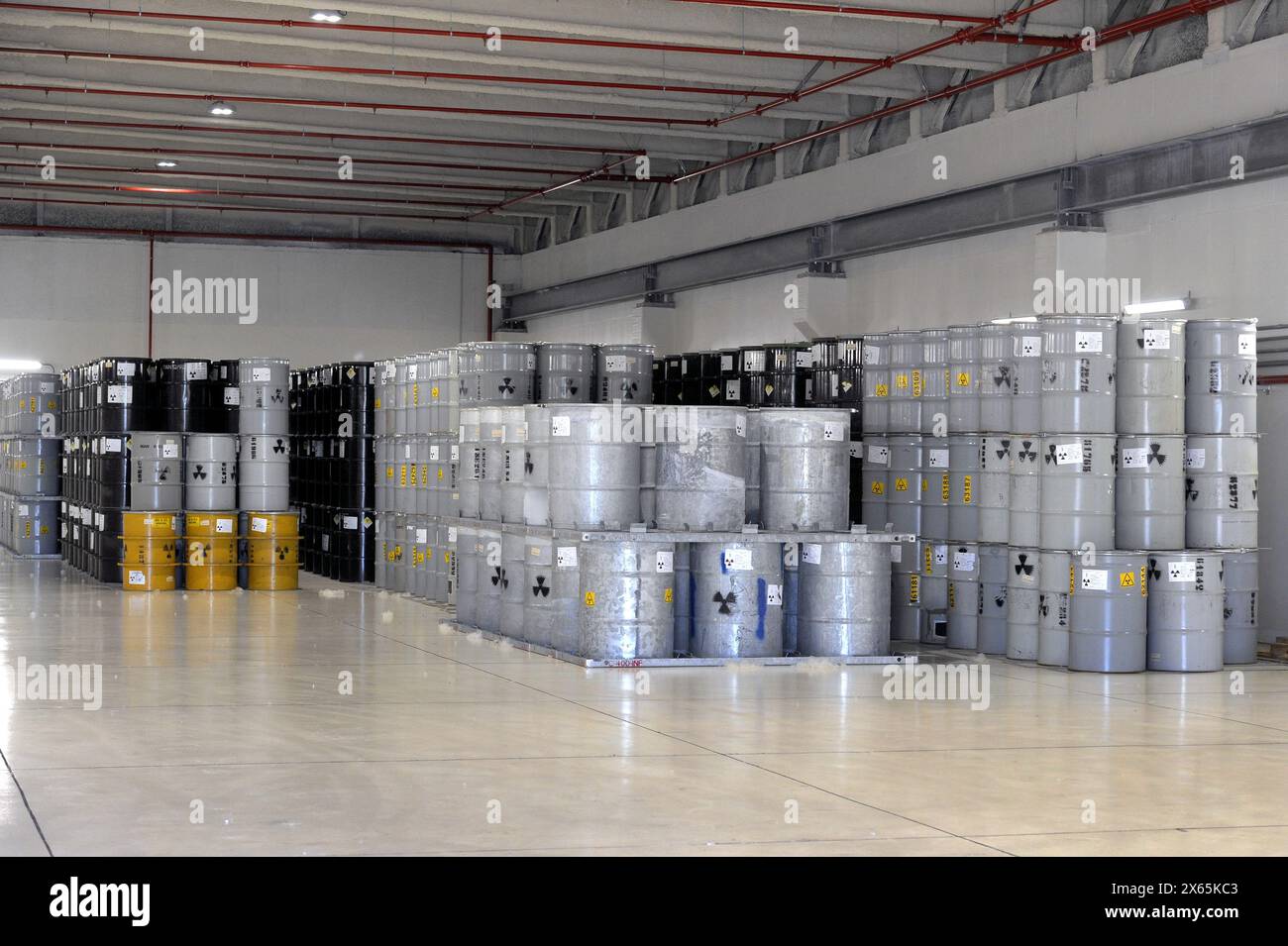 Drums of radioactive waste hi-res stock photography and images - Alamy