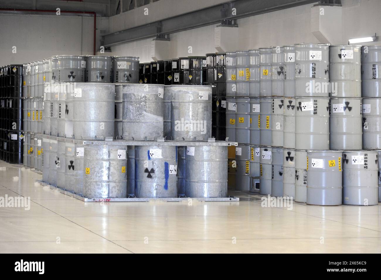 Drums of radioactive waste hi-res stock photography and images - Alamy