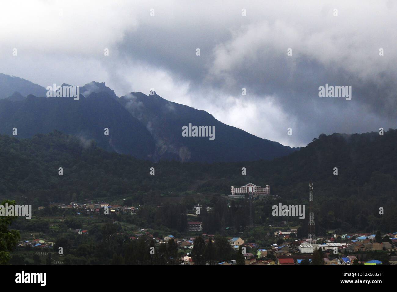 Berastagi, North Sumatera, Indonesia. 13th May, 2024. Mount Sibayak in North Sumatra, Indonesia experiences bad weather, the meteorological center says heavy rain will occur, 13 May 2024 (Credit Image: © Kartik Byma/ZUMA Press Wire) EDITORIAL USAGE ONLY! Not for Commercial USAGE! Stock Photo