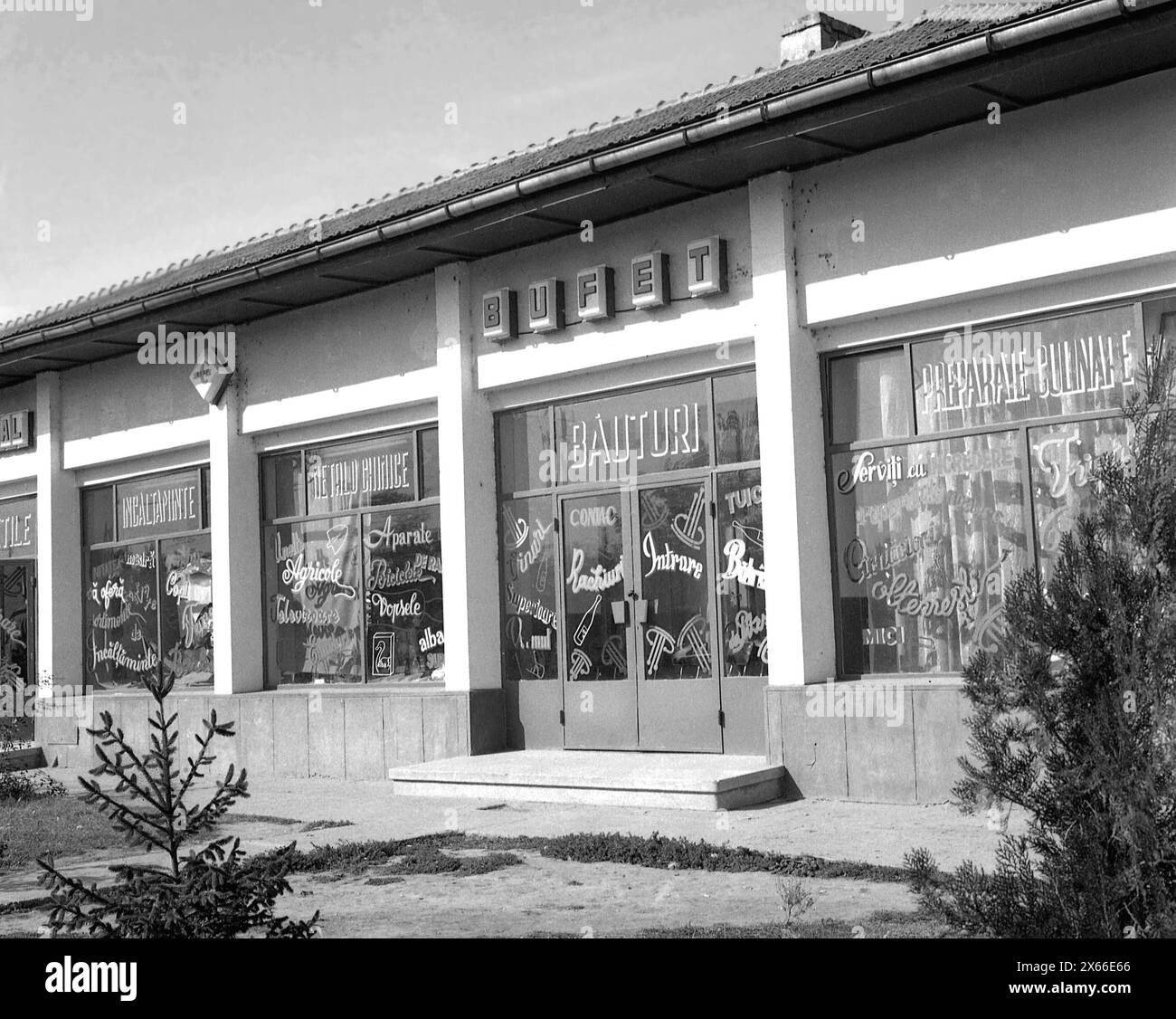 Grocery Store Front Windows Black And White Stock Photos Images Alamy grocery-store-front-windows-black-and-white-stock-photos-images-alamy