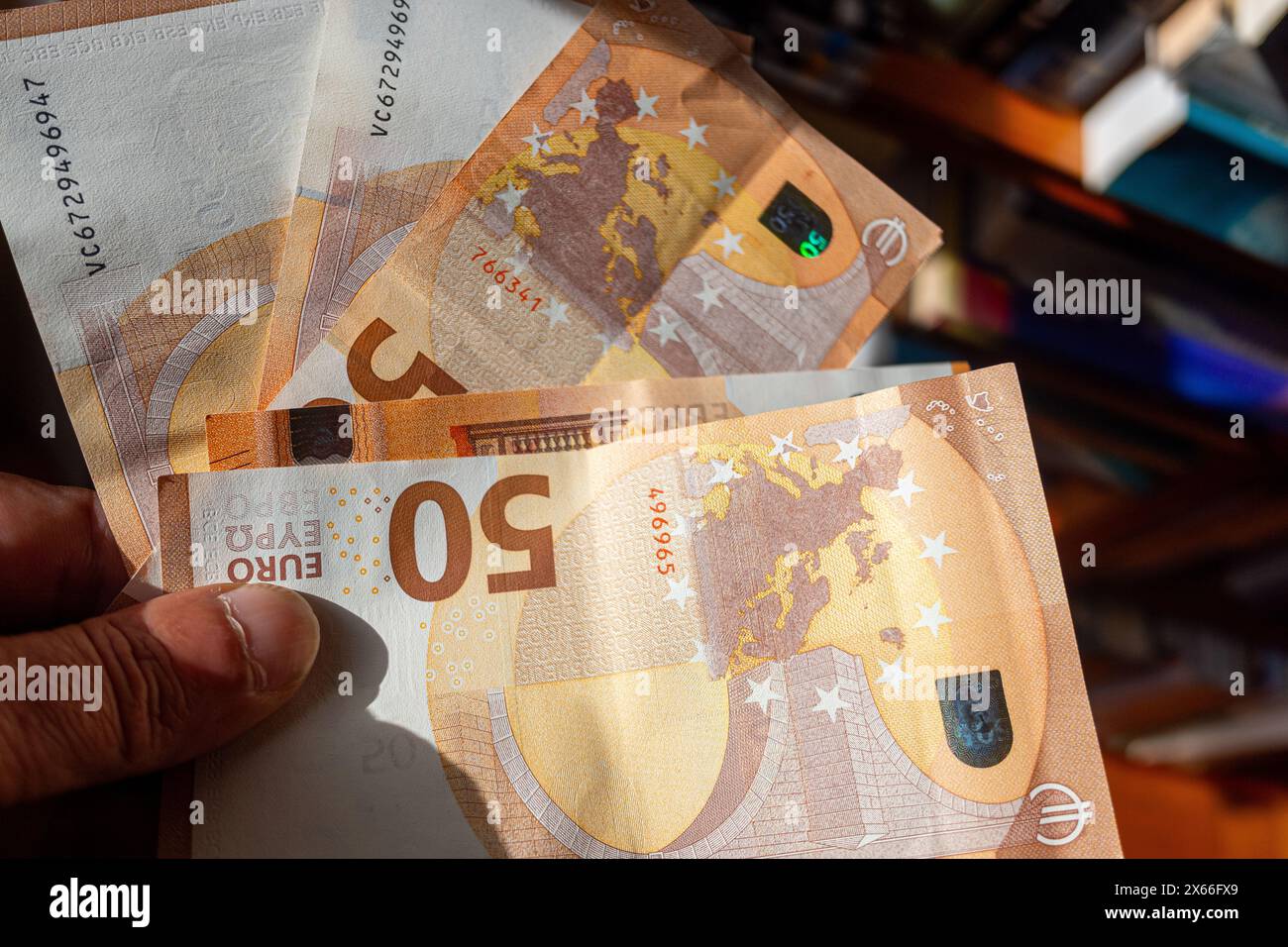 Hand hold stack bills hi-res stock photography and images - Alamy