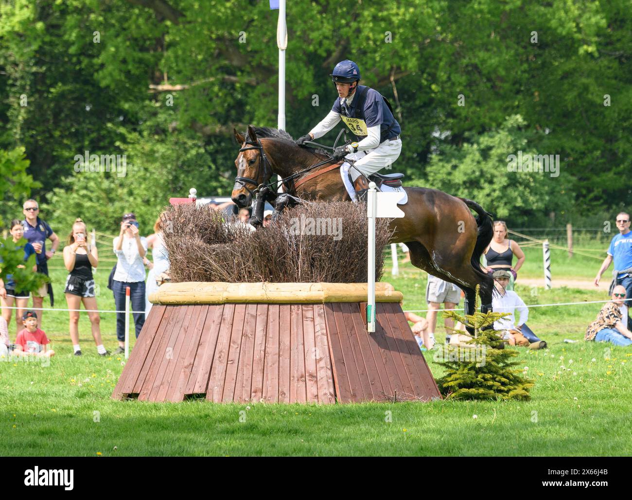 William Fox-Pitt and GRAFENNACHT during the Cross Country phase