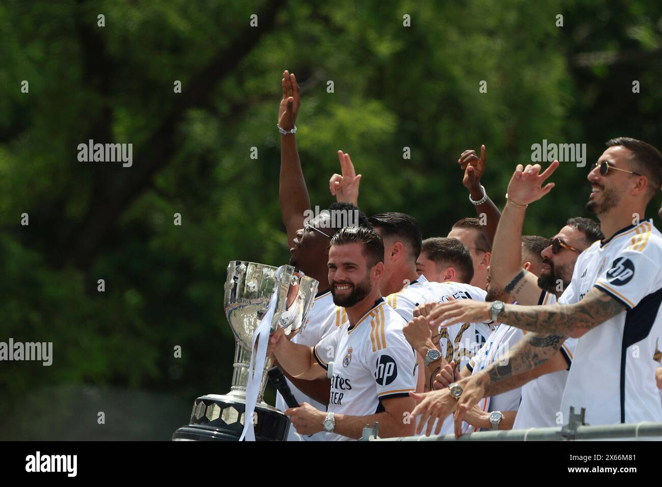 Madrid, Spanien. 12th May, 2024. Madrid Spain; 05/12/2024.- Real Madrid celebrates having won its 36th League in its history at the La Cibeles fountain in front of thousands of attendees. With the promise of returning with the Champions League next month. Credit: Juan Carlos Rojas/dpa/Alamy Live News Stock Photo