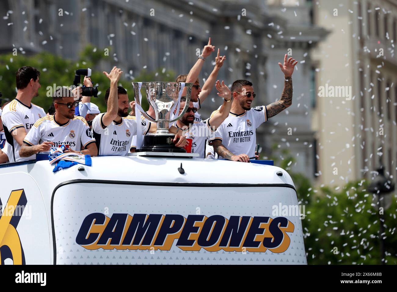 Madrid, Spanien. 12th May, 2024. Madrid Spain; 05/12/2024.- Real Madrid celebrates having won its 36th League in its history at the La Cibeles fountain in front of thousands of attendees. With the promise of returning with the Champions League next month. Credit: Juan Carlos Rojas/dpa/Alamy Live News Stock Photo