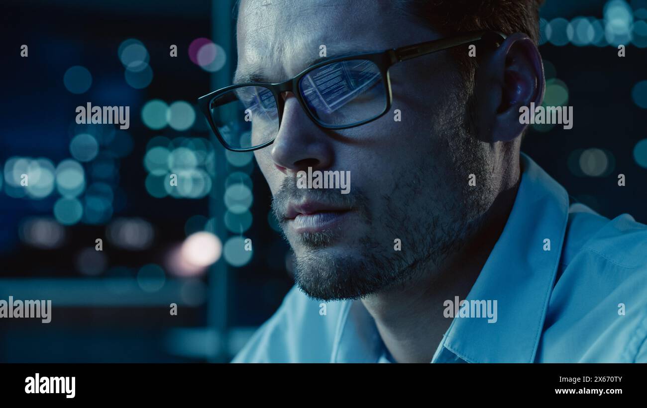 Computer reflecting in glasses hi-res stock photography and images - Alamy