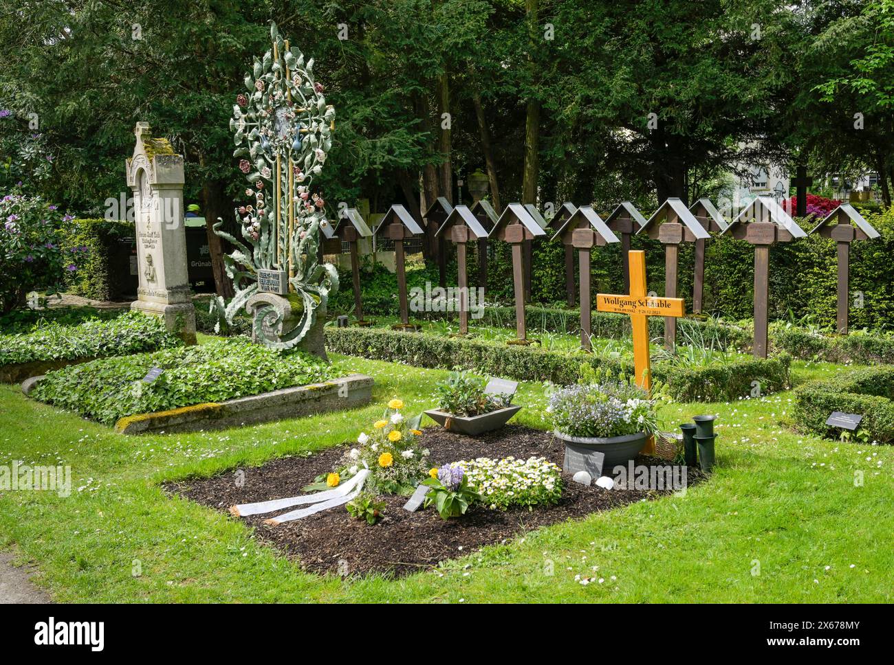 Grab von Wolfgang Schäuble, Waldbachfriedhof, Offenburg, Baden-Württemberg, Deutschland Stock Photo