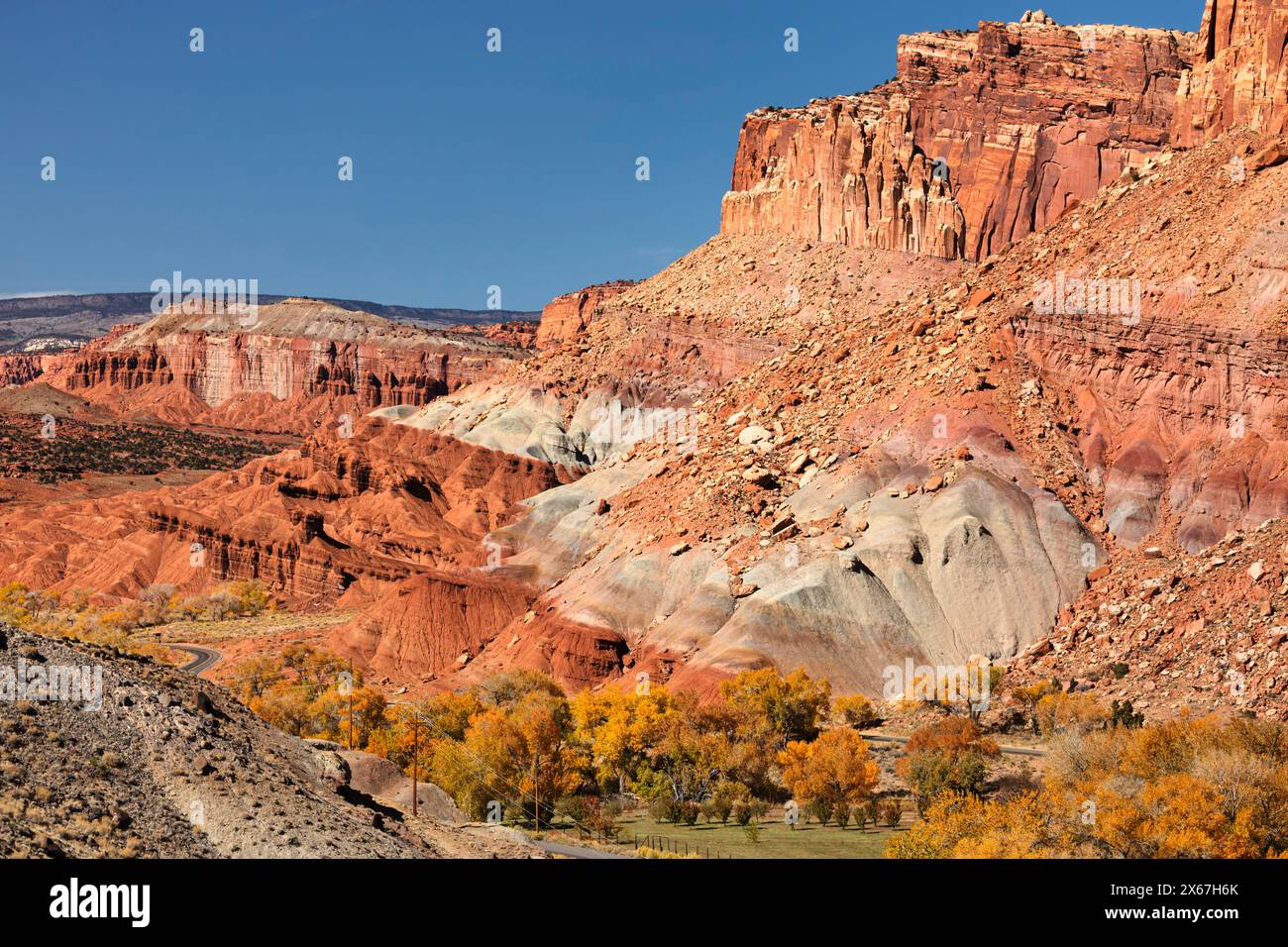 View of the Waterpocket Fold rock formations from the Fremont Gorge Overlook Trail, Capitol Reef National Park, Utah, USA Stock Photo