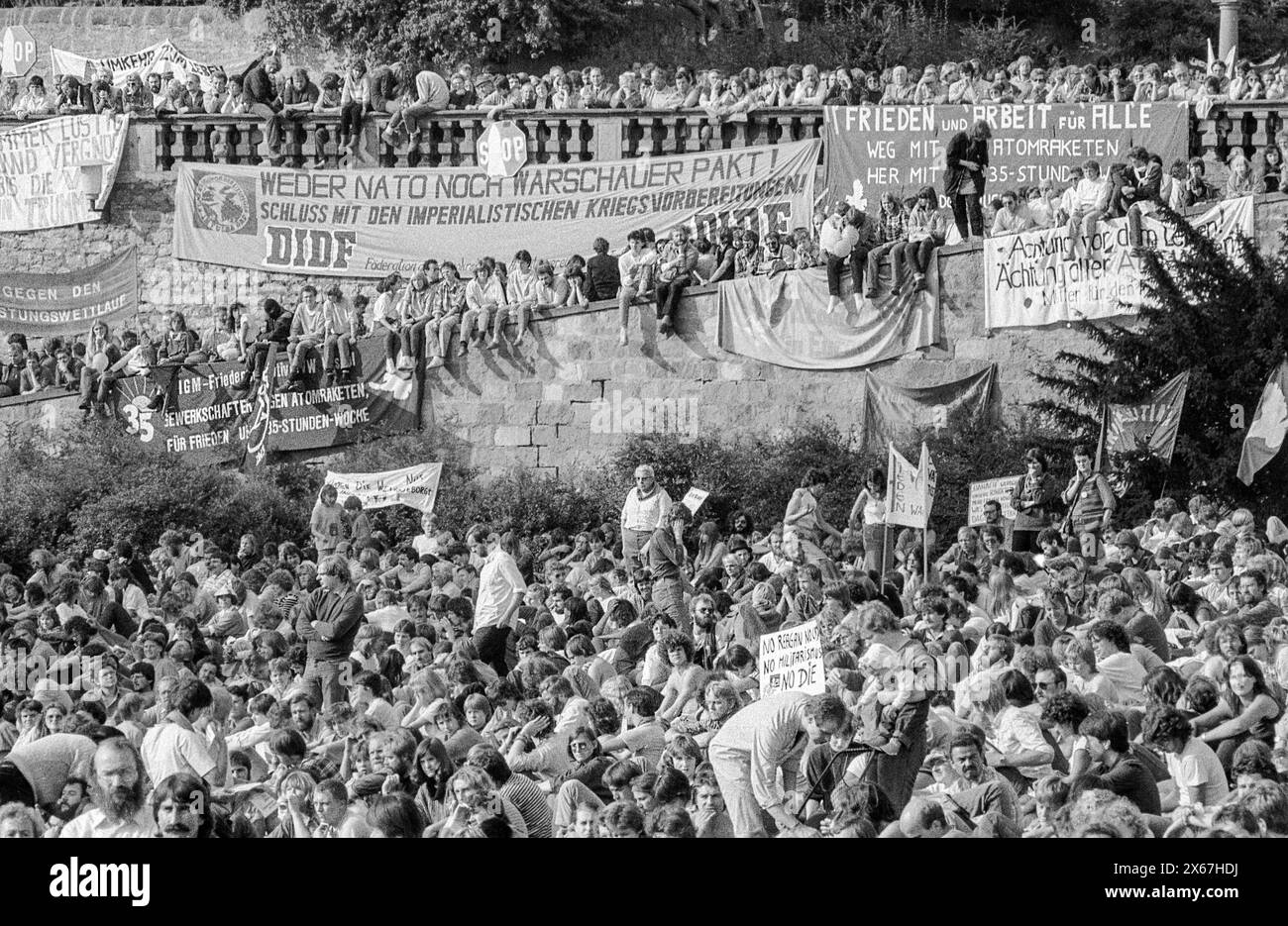 Major rally, Nationwide autumn actions of the peace movement in the ...