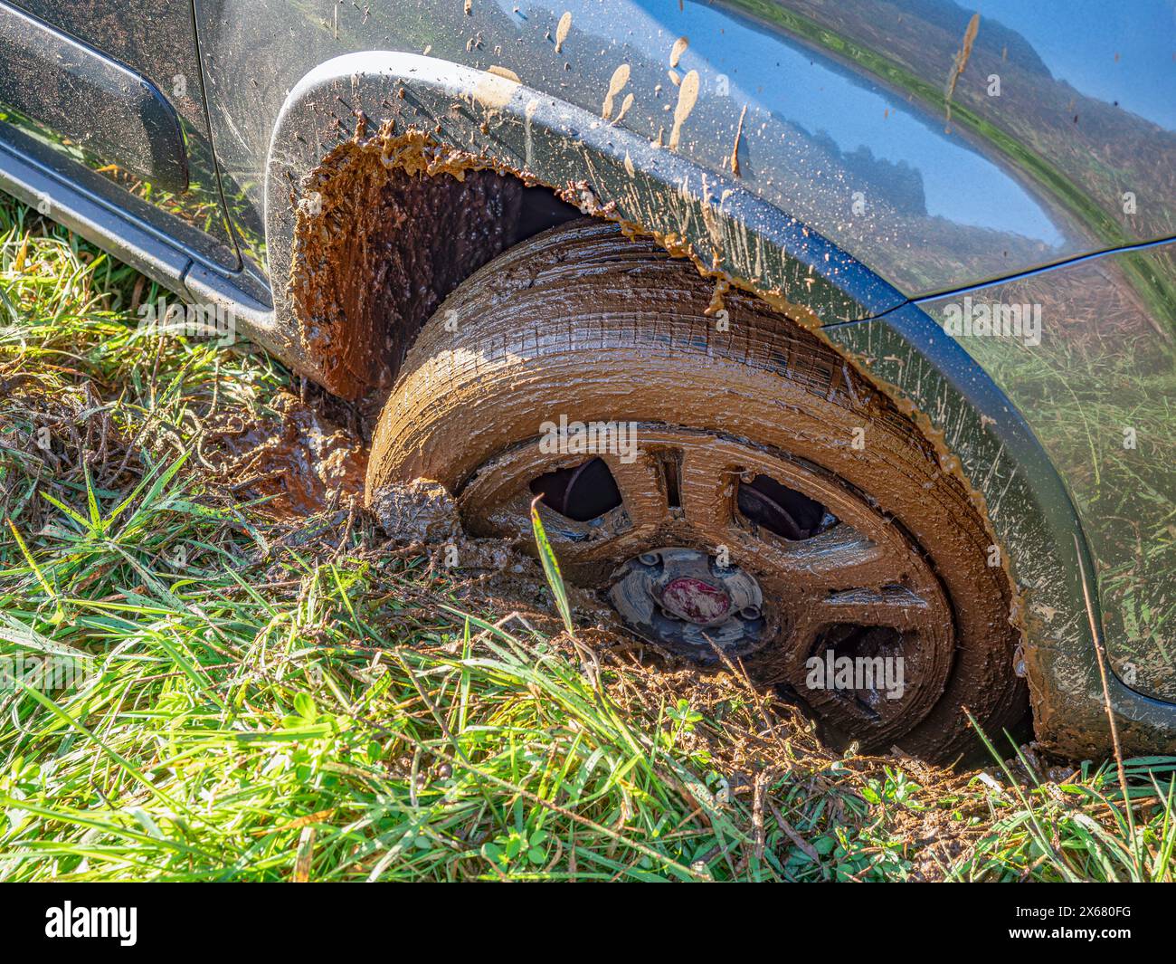Car spinning wheels hires stock photography and images Alamy