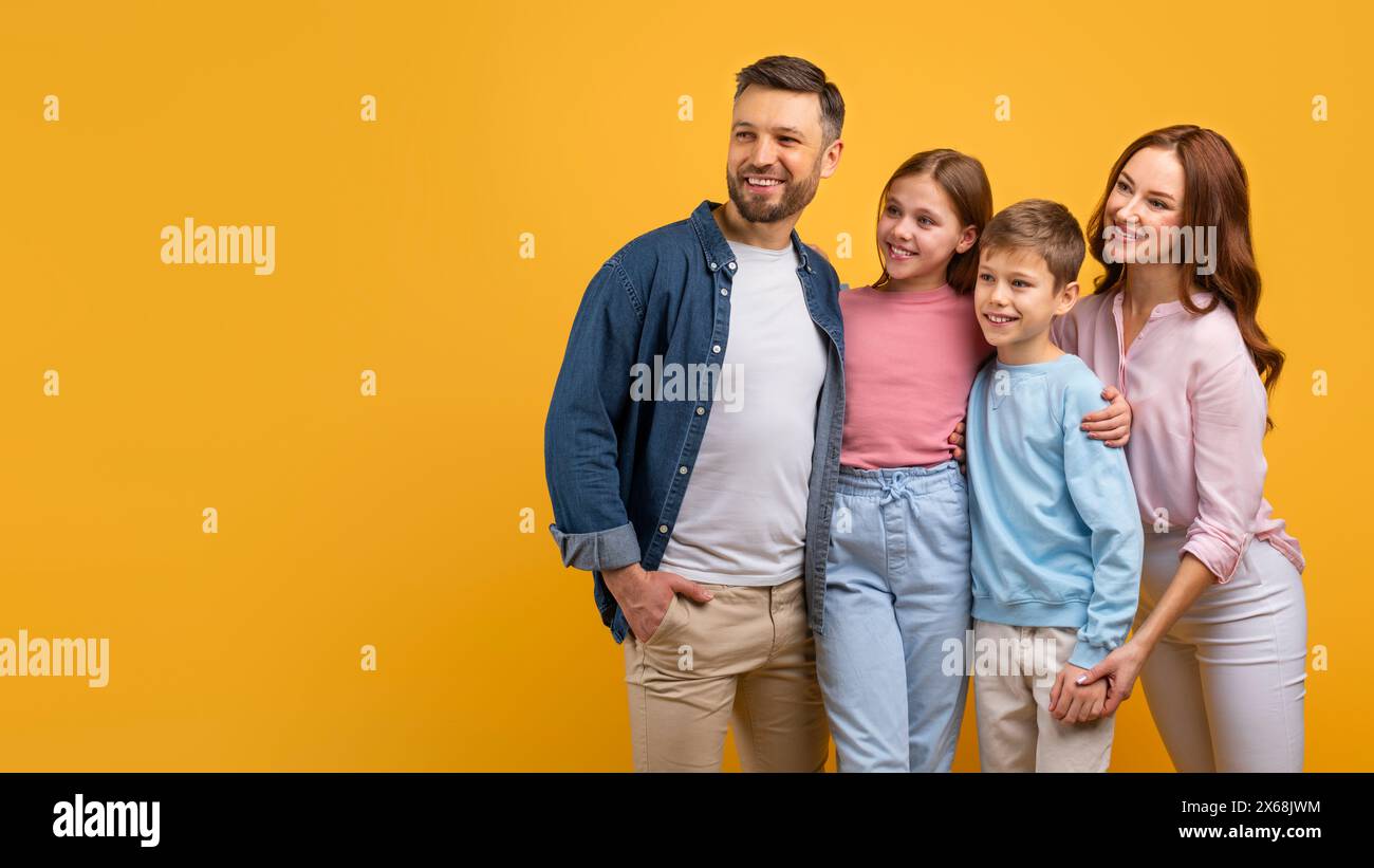 Family of four children hi-res stock photography and images - Alamy