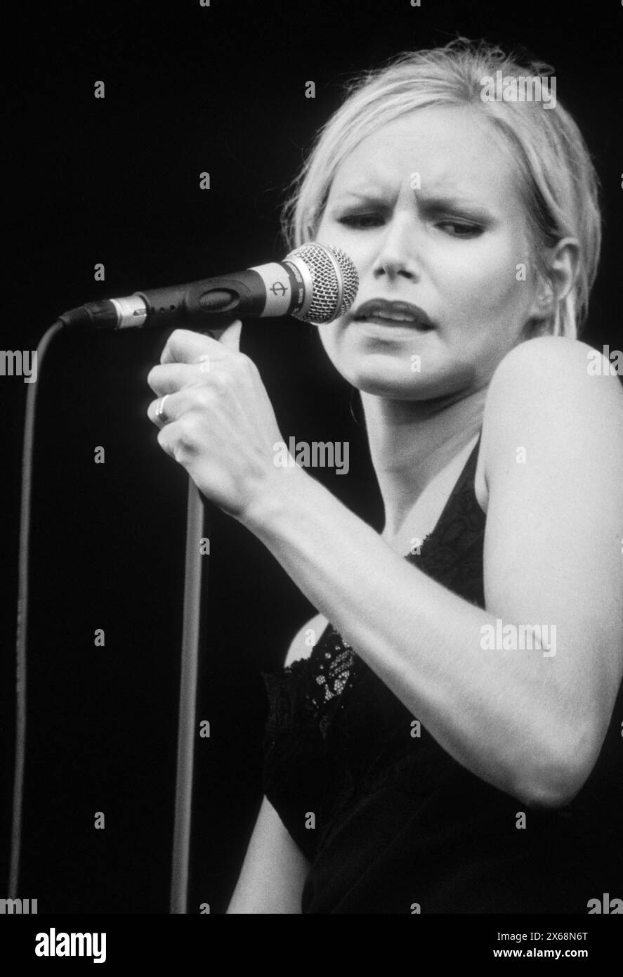 NINA PERSSON, THE CARDIGANS, READING FESTIVAL 1997: Nina Persson of Swedish band The Cardigans playing at Reading Festival, Reading, UK on 23 August 1997. Photo: Rob Watkins.   INFO: The Cardigans, a Swedish band formed in the early '90s, gained international fame with hits like 'Lovefool.' Their eclectic sound merges pop, rock, and indie elements, marked by Nina Persson's distinctive vocals and a penchant for catchy melodies. Stock Photo