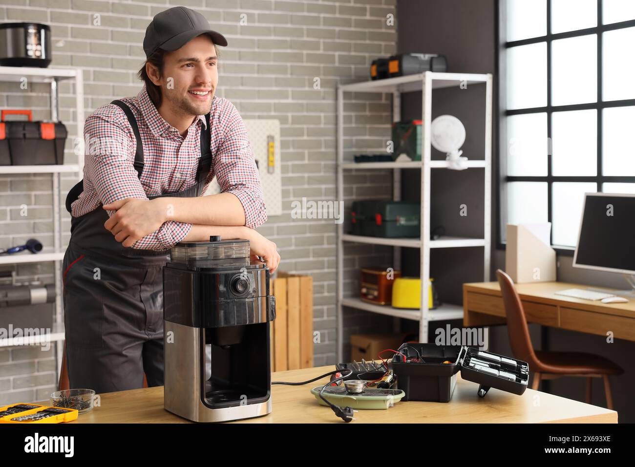 Male repairman coffee machine hi-res stock photography and images - Alamy
