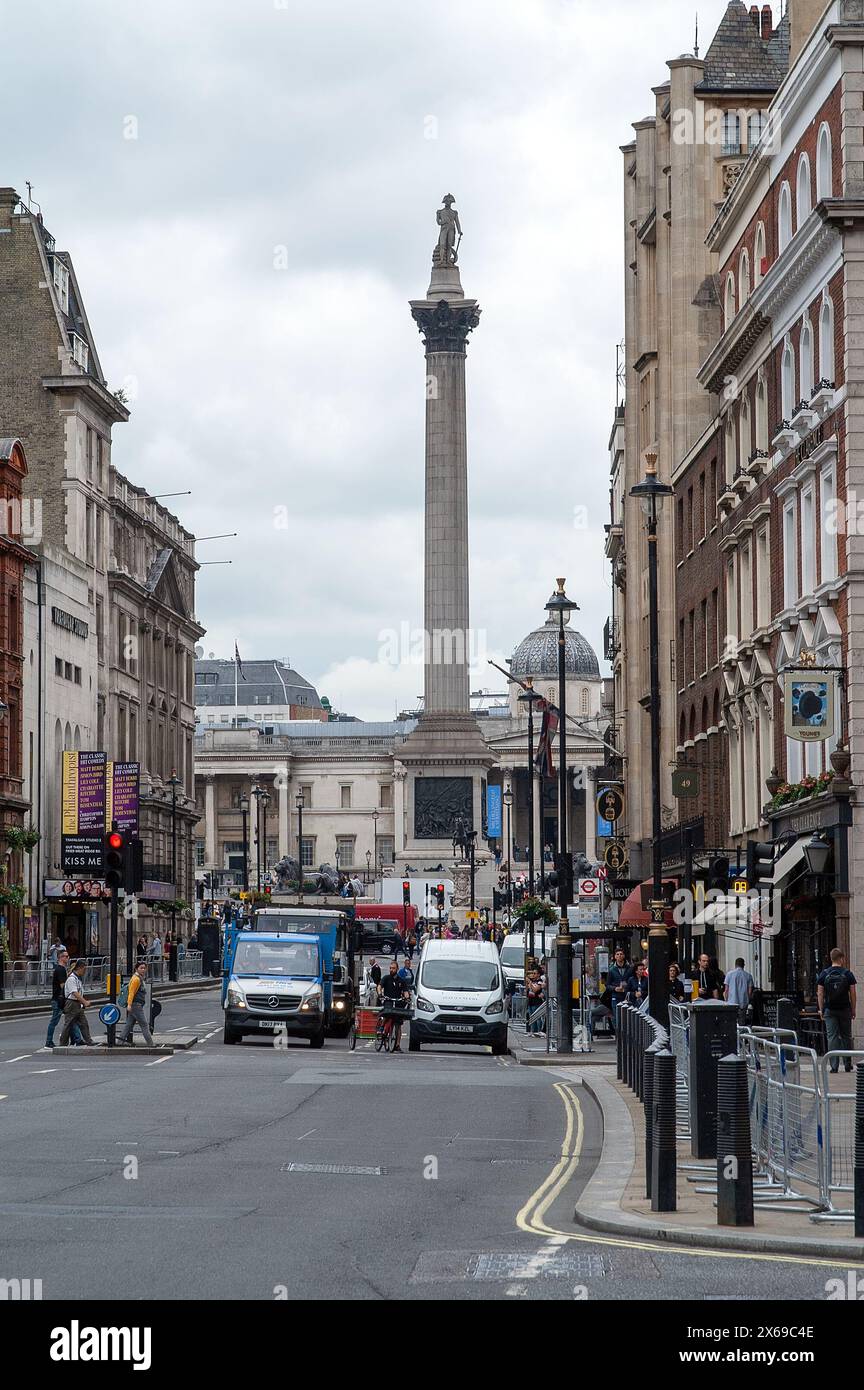 London, England, United Kingdom; Nelson's Column seen from Whitehall Street; Nelsonsäule von der Whitehall Street aus gesehen; La columna de Nelson Stock Photo