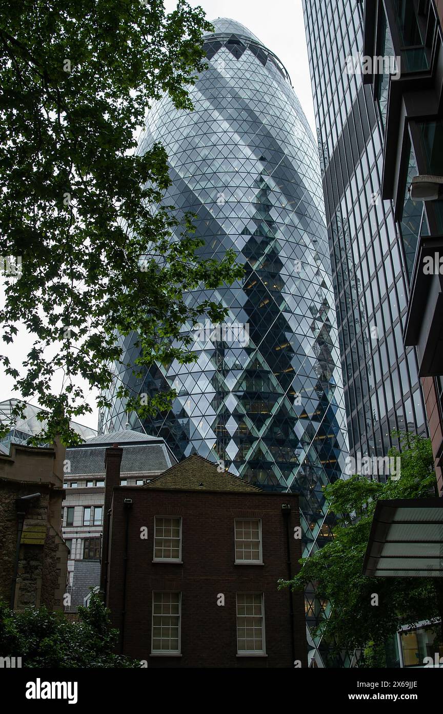 City of London, England, United Kingdom; 30 St Mary Axe; Norman Foster, wieżowiec; Neo-futurism Postmodern architecture; Postmoderne Architektur Stock Photo