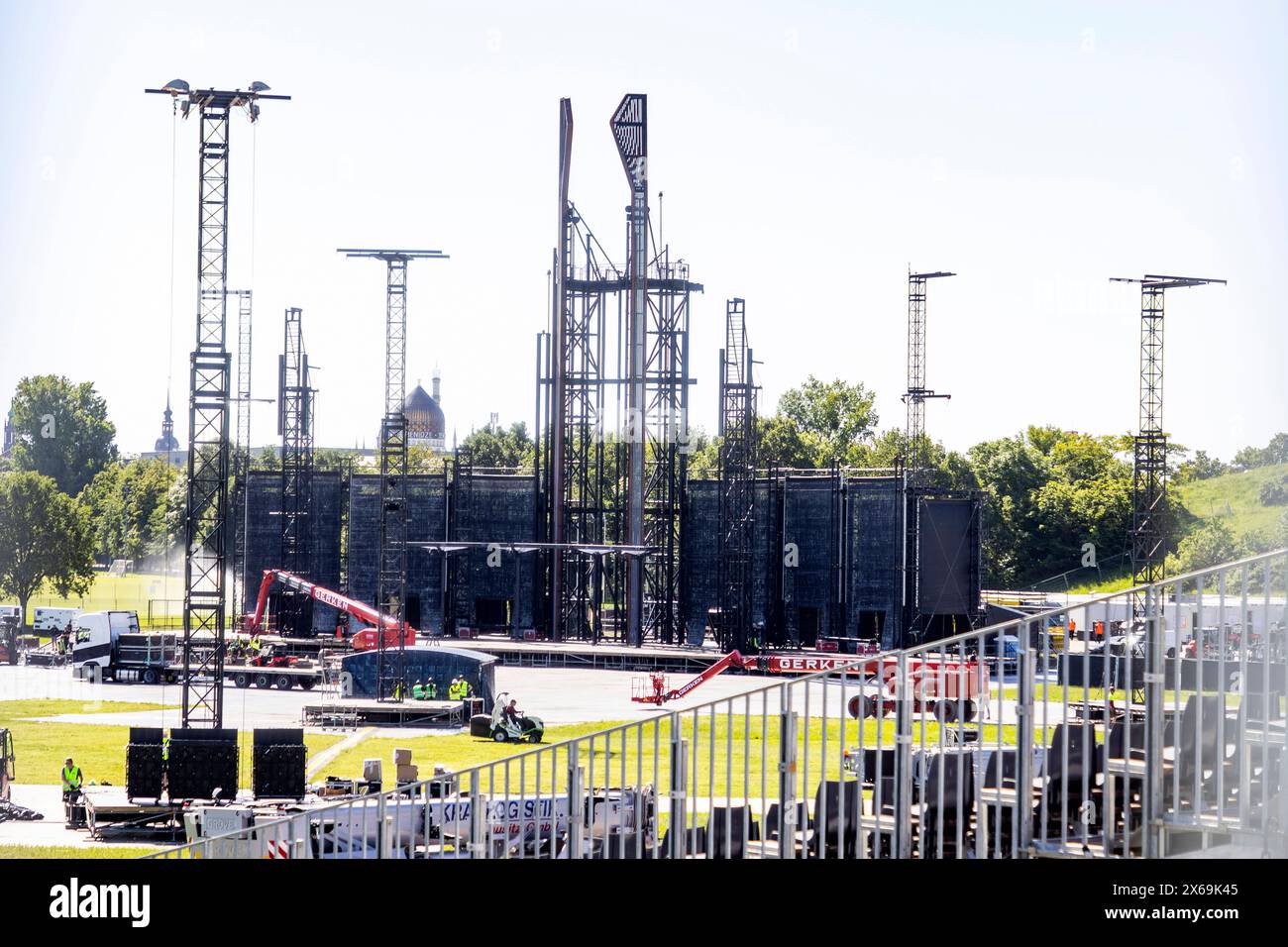 Bühnenaufbau für die vier Rammstein Konzerte in der Rinne Dresden. Zwei