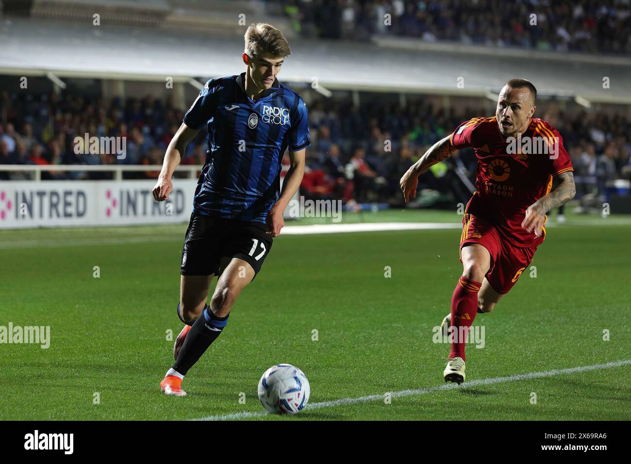 Bergamo, Italy. 12th May, 2024. Italy, Bergamo, may 12 2024: Charles De Ketelaere (Atalanta) attacks the penalty area in the first half during soccer game Atalanta BC vs AS Roma, day 36 Serie A Tim 2023-2024 Gewiss Stadium.Atalanta BC vs AS Roma, Lega Calcio Serie A 2023/2024 day 36 at Gewiss Stadium (Credit Image: © Fabrizio Andrea Bertani/Pacific Press via ZUMA Press Wire) EDITORIAL USAGE ONLY! Not for Commercial USAGE! Stock Photo