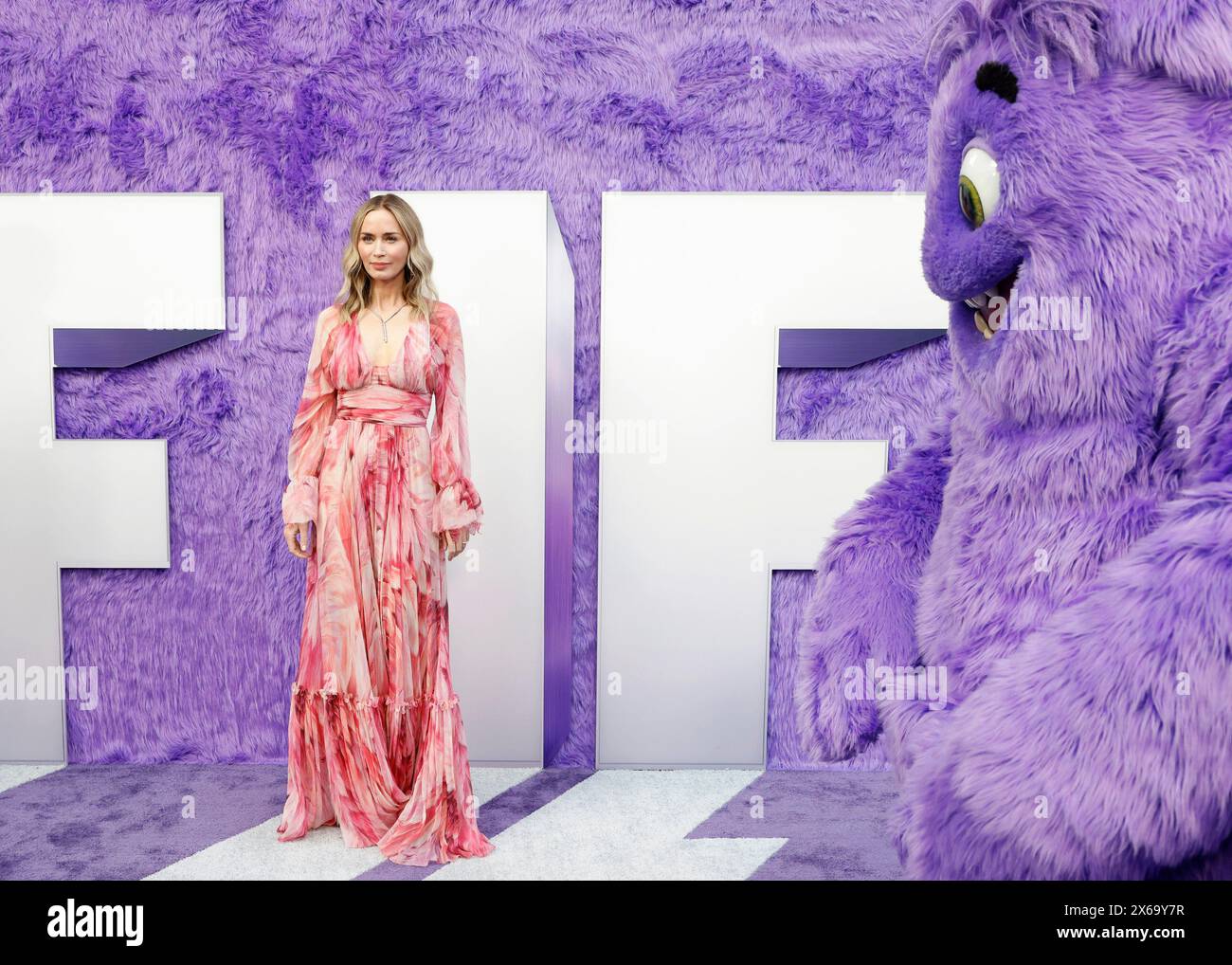 John blunt hi-res stock photography and images - Page 3 - Alamy, image size:1300x1018