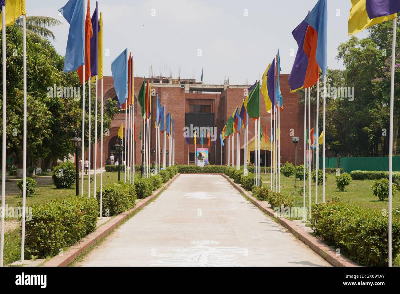 Entrance path. Shilpacharya Zainul Folk and Craft Museum. Bangladesh
