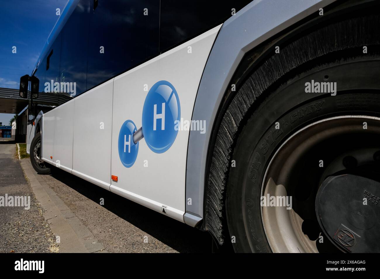 Krakow, Poland. 13th May, 2024. H2 sign is seen on a side of the hydrogen bus -Urbino 12 as Krakow presents at the press conference its Hydrogen vehicles used in public transport. The new hydrogen-fuelled bus will join Krakow fleet on a regular bus line. The bus is tanked by a mobile station. Krakow plans to grow the hydrogen fleet. Credit: SOPA Images Limited/Alamy Live News Stock Photo