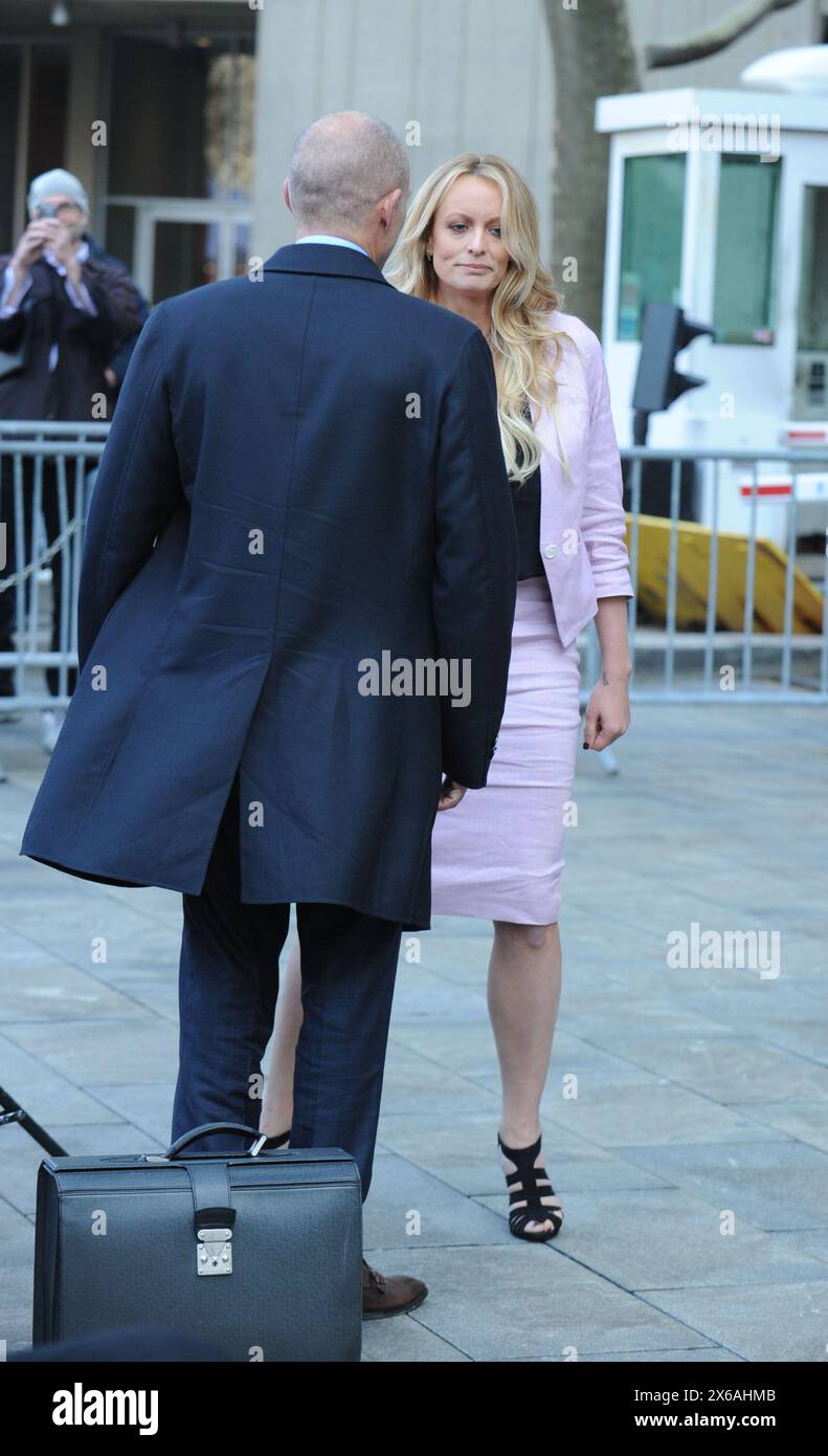 New York, USA. 16th Apr, 2018. Stormy Daniels (witness) and her then lawyer, Michael Avanatti attend Michael Cohen's hearing in Federal Court regarding evidence obtained from his office and home by the FBI and Hush Money payments to Stormy Daniels for Donald Trump before the 2016 election. (Credit Image: © Catherine Nance/SOPA Images via ZUMA Press Wire) EDITORIAL USAGE ONLY! Not for Commercial USAGE! Stock Photo