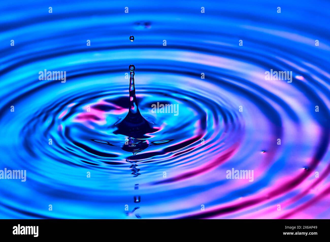 a drop of water falling into the water and creating waves Stock Photo ...