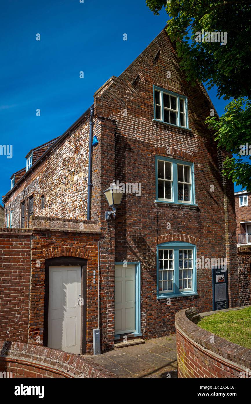 Great Yarmouth Row Houses. Great Yarmouth Row Houses were wealthy merchants' residences located on South Quay Great Yarmouth, English Heritage. C17th. Stock Photo