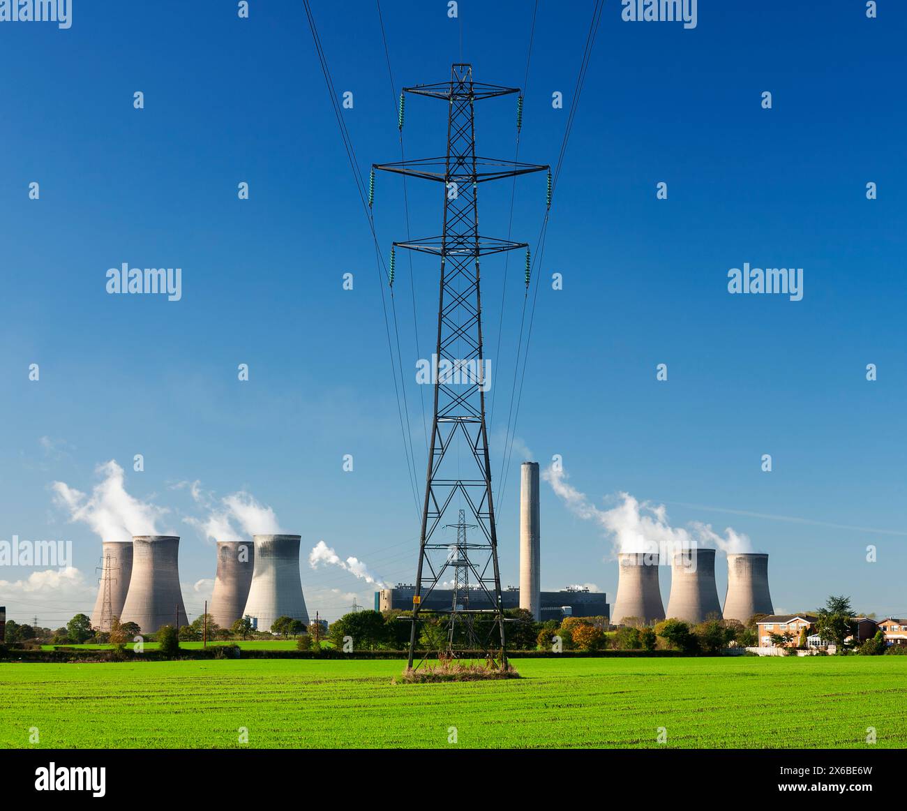 Fiddlers Ferry Power Station (now partly demolished, due to be completely demolished by 2025), near Warrington, Cheshire, England, UK, Europe Stock Photo