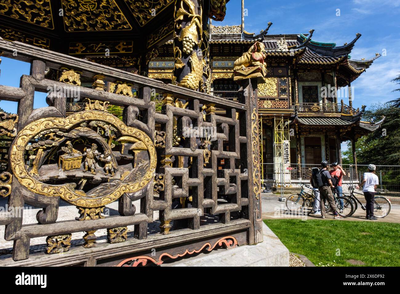 Le pavillon chinois est au centre d'une polémique qui oppose le cabinet Michel et la region bruxelloise quant à son entretien et sa remise en etat. Dé Stock Photo