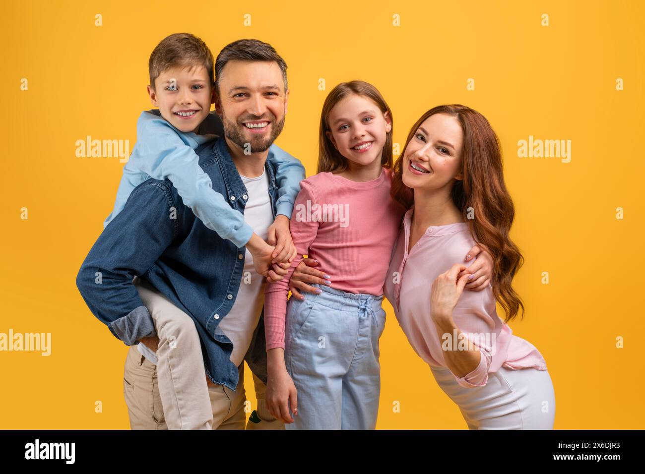 Smiling family four posing hi-res stock photography and images - Alamy