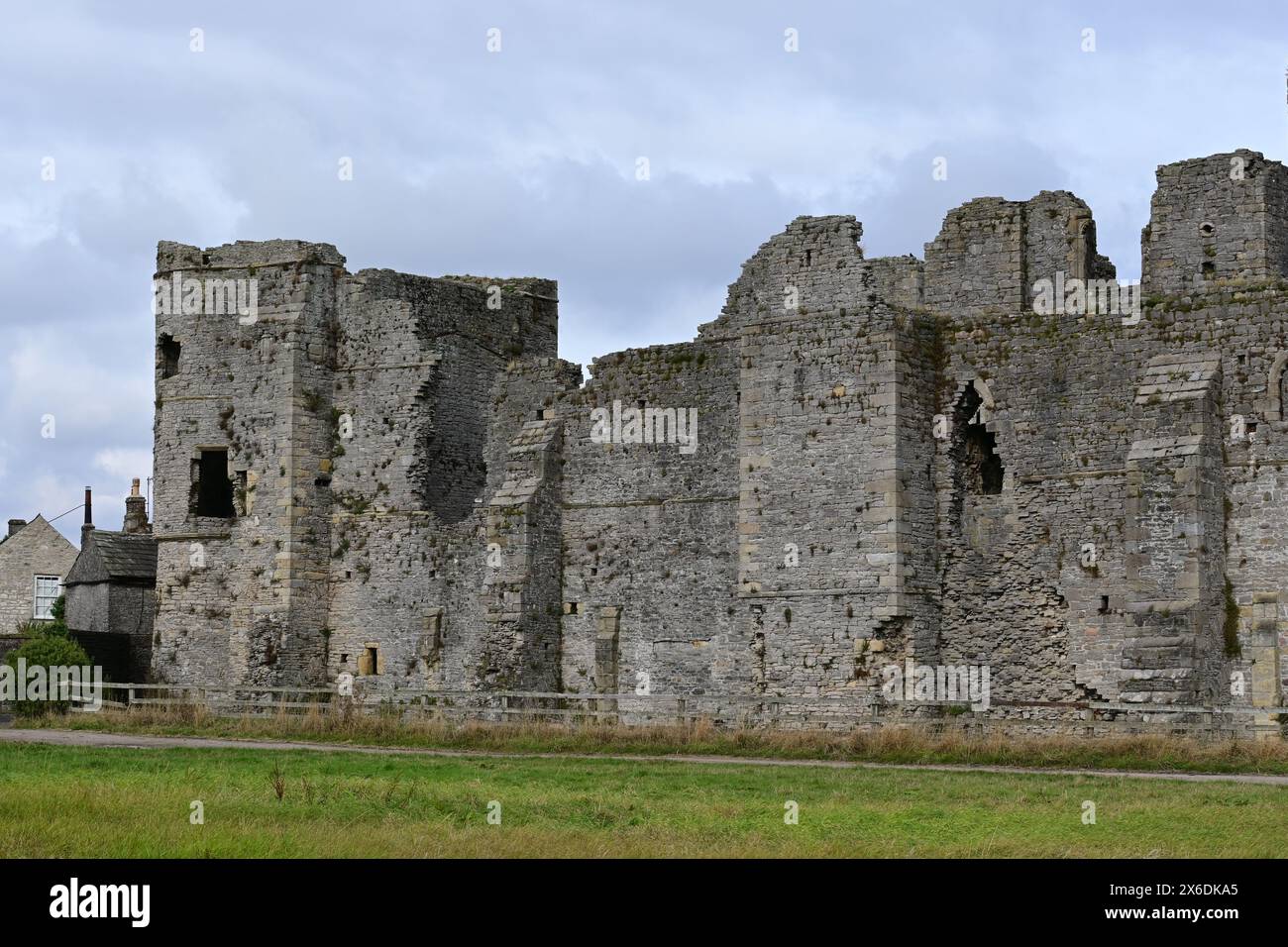 Middleham Castle, Middleham, near Ripon in Wensleydale, North Yorkshire, England, UK Stock Photo