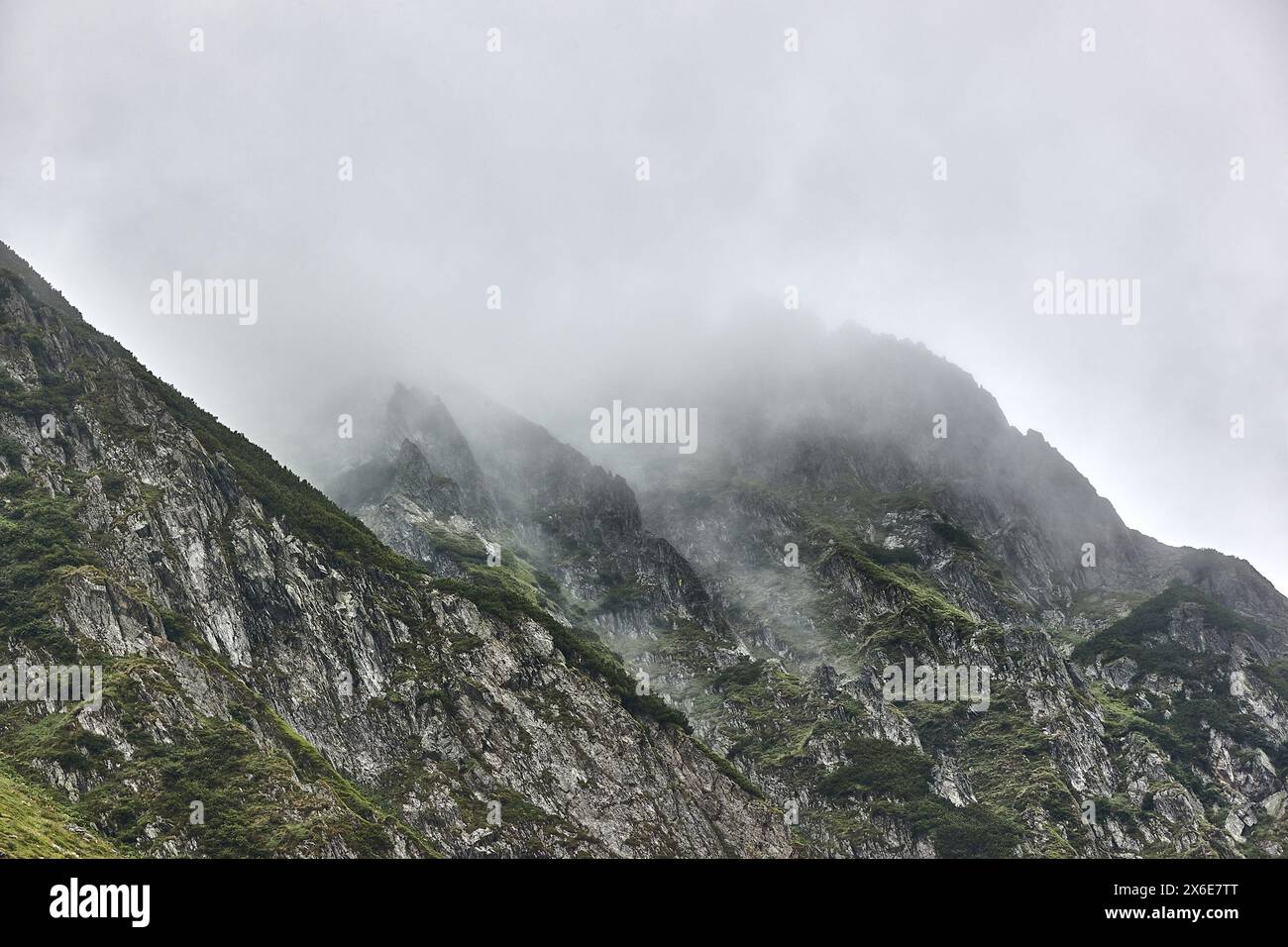 Foggy mountain landscape rocky hi-res stock photography and images - Alamy