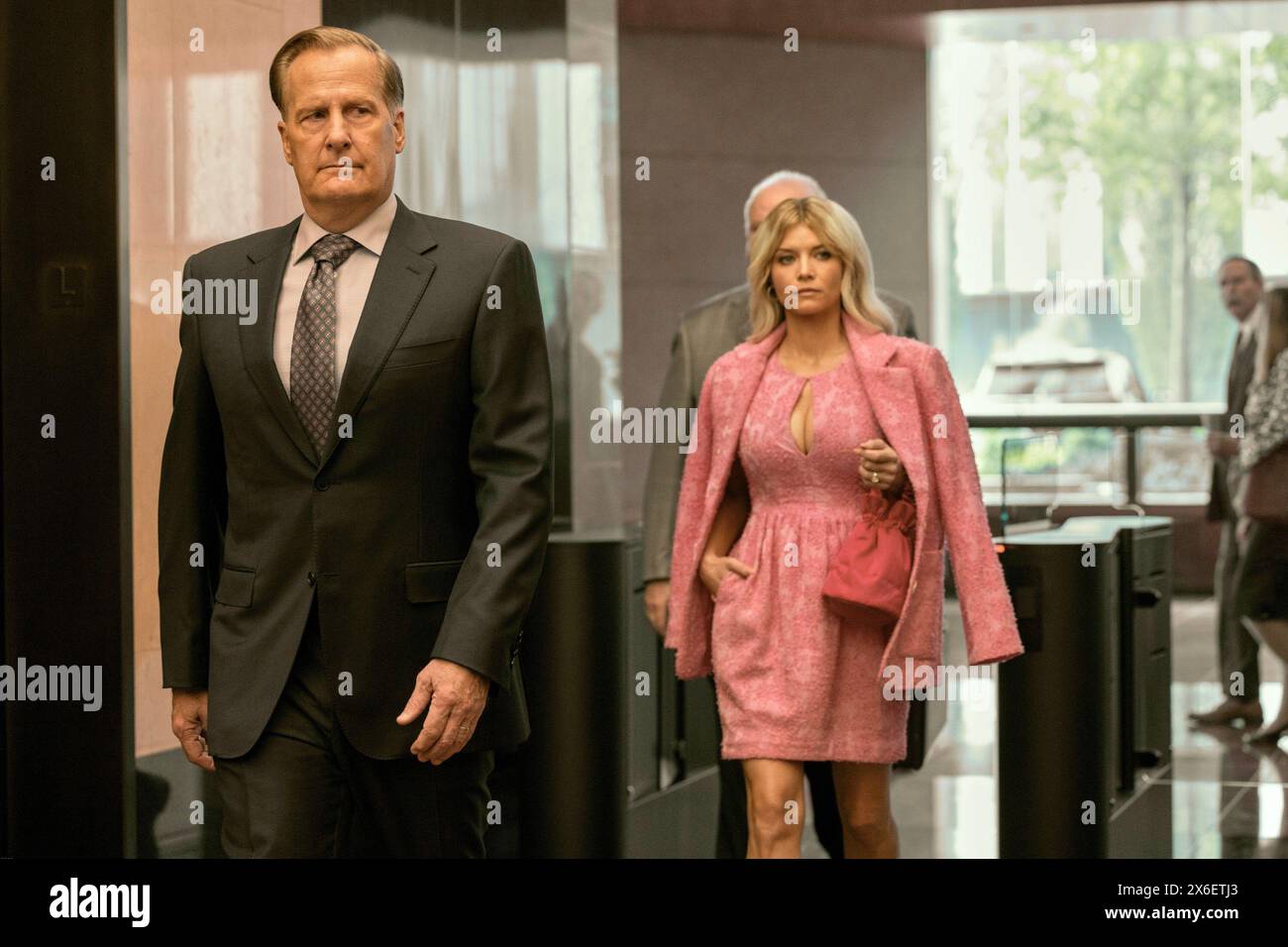 A MAN IN FULL, from left: Jeff Daniels, Sarah Jones, (Season 1, ep. 101,  aired May 2, 2024). photo: Mark Hill / ©Netflix / Courtesy Everett  Collection Stock Photo - Alamy, image size:1300x956