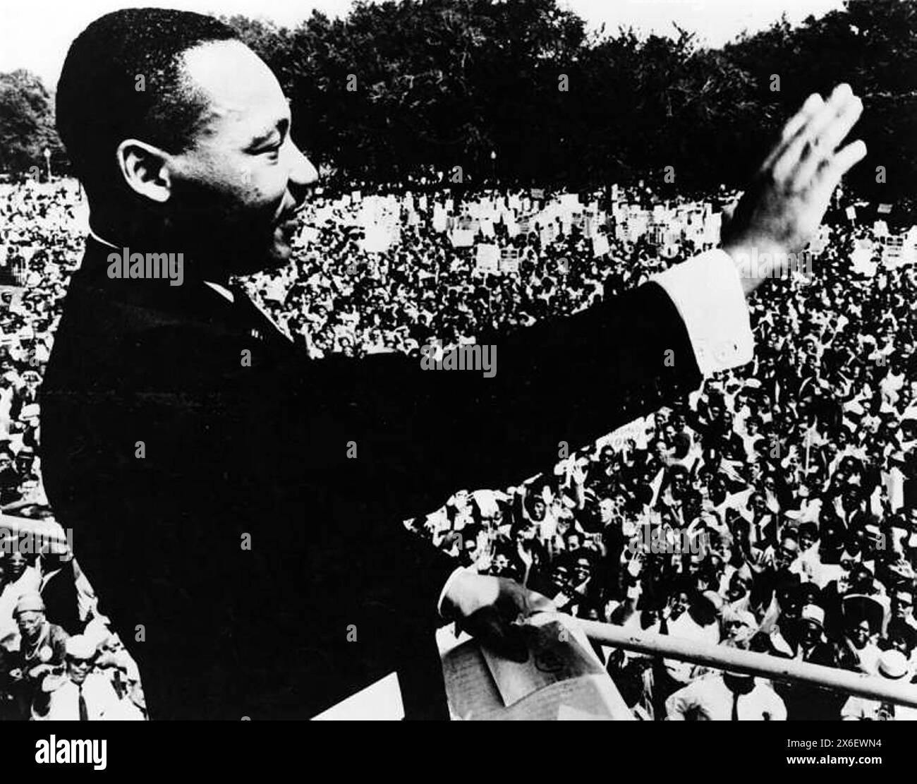 Dr. Martin Luther King, Jr., waving to crowd during from Lincoln Memorial during March on Washington for Jobs and Freedom, Washington, D.C., USA, August 28, 1963 Stock Photo