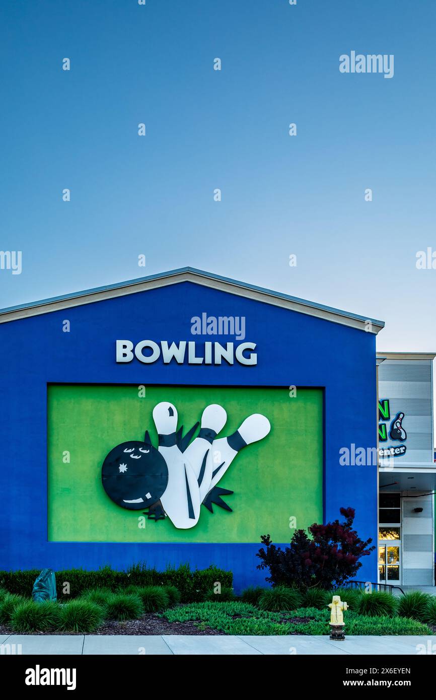 Ten Pin fun center in the California Central Valley town of Turlock featuring, arcades,bowling