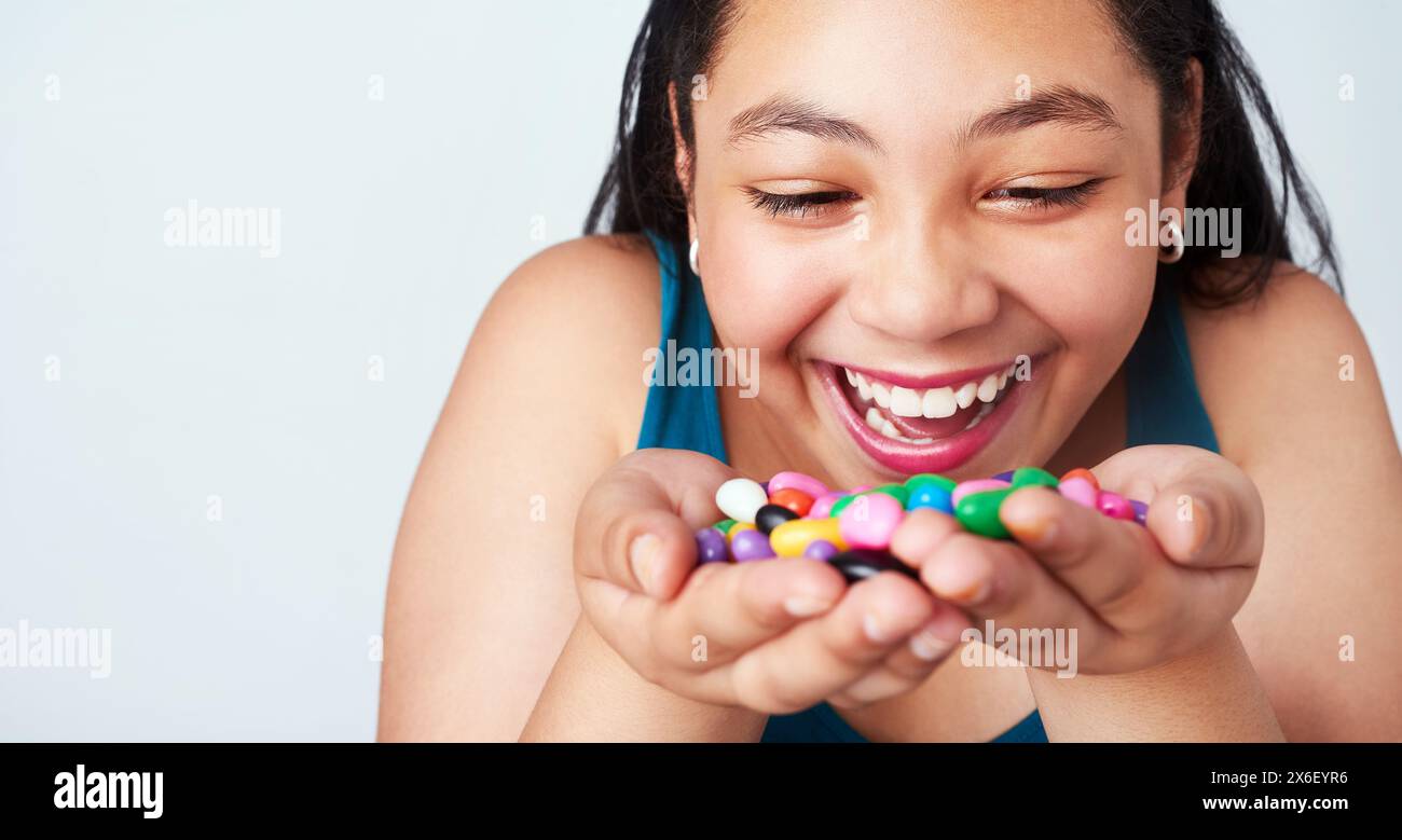 Kids eating jelly beans hi-res stock photography and images - Alamy