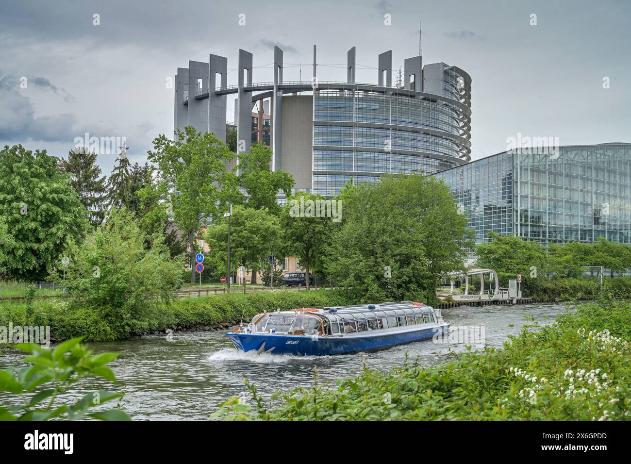 Fluss Ill, Europäisches Parlament, 1 All. du Printemps, Straßburg, Département Bas-Rhin, Frankreich Stock Photo