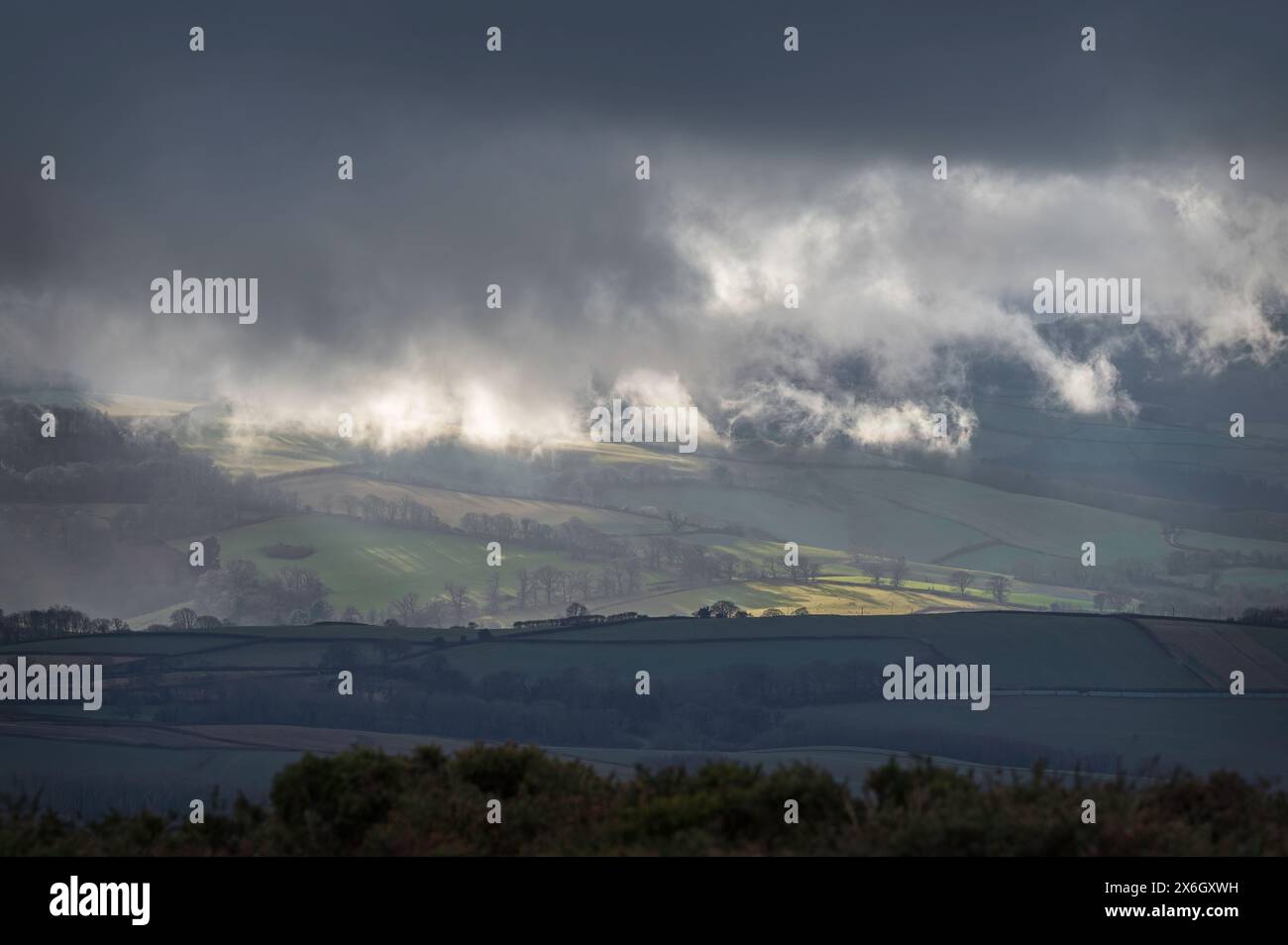 Uk weather sun rays hi-res stock photography and images - Alamy