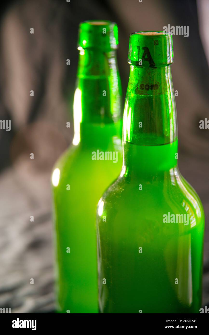 Dos botellas hi-res stock photography and images - Alamy