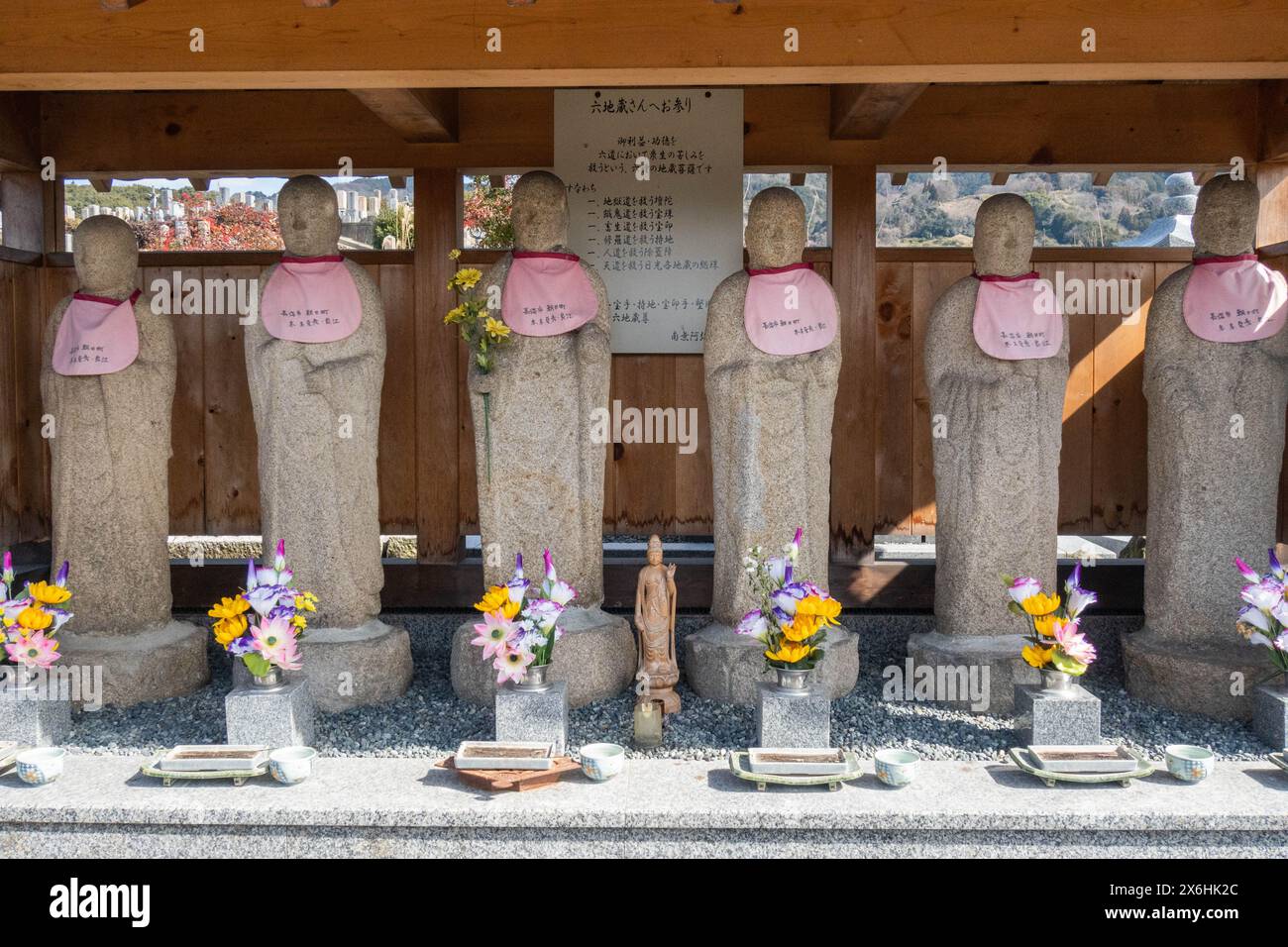 Toroyama cemetery on the Yamanobe no Michi trail, Nara, Japan Stock Photo