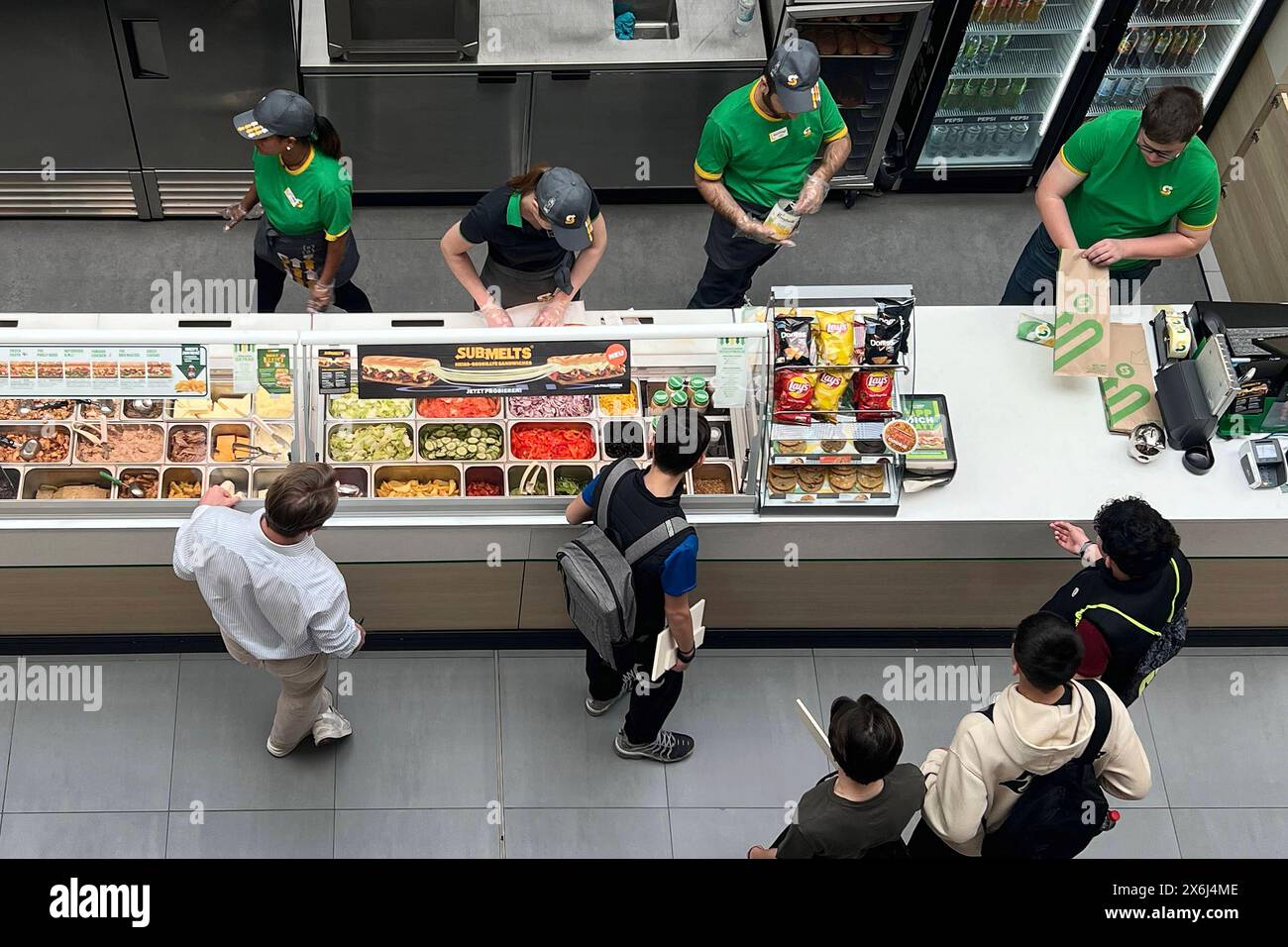 Subway Fastfoodkette, Schnellrestaurant,Take away.Fast Food, Sandwiches,Salate,Wraps. *** Subway fast food chain, fast food restaurant, take away fast food, sandwiches, salads, wraps Stock Photo