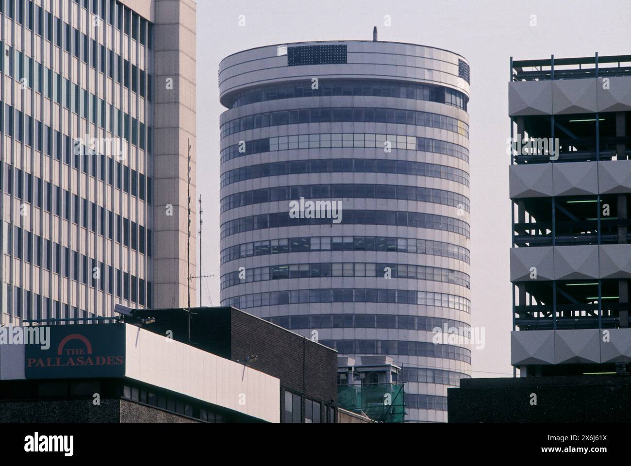 © John Angerson Birmingham - The Rotunda is a cylindrical high rise building in Birmingham, England. The Grade II listed building is 81 metres (266 ft Stock Photo