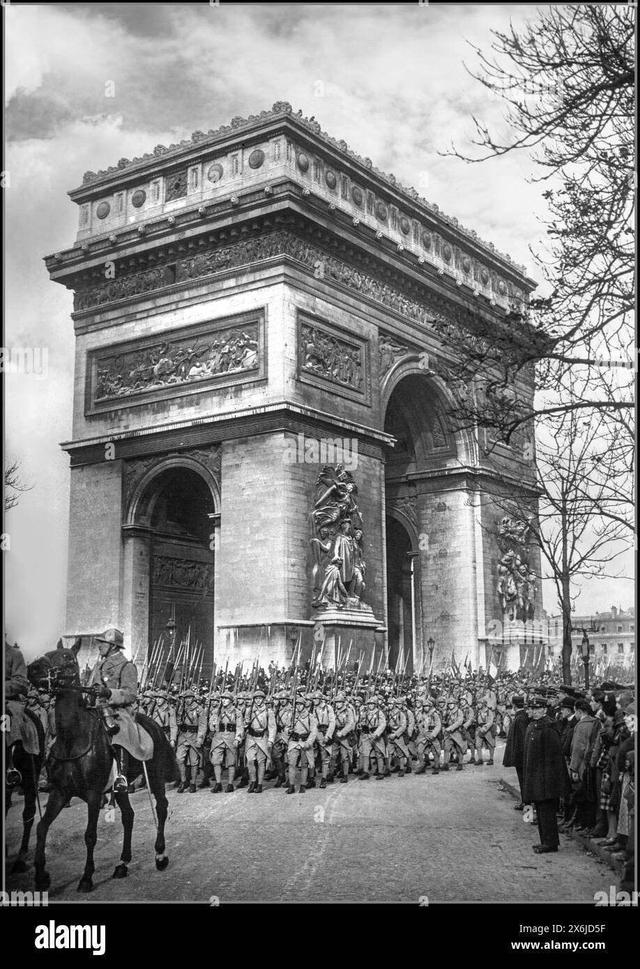 WW1 Armistice Paris Fetes de Armistice 1926 Arc de Triomphe Paris France. The Armistice of 11 November 1918 was the armistice signed at Le Francport near Compiègne that ended fighting on land, at sea, and in the air in World War I between the Entente and their last remaining opponent, Germany Stock Photo