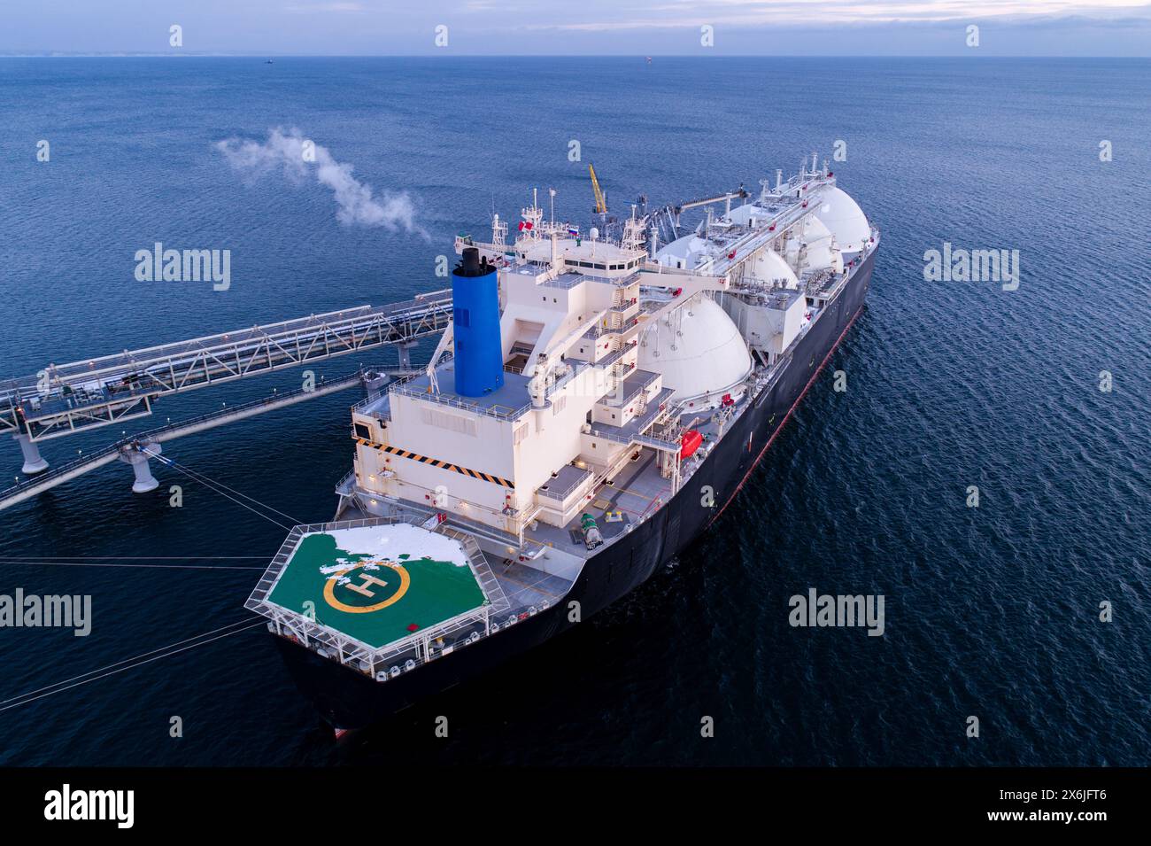 Liquefied natural gas shipping hi-res stock photography and images - Alamy